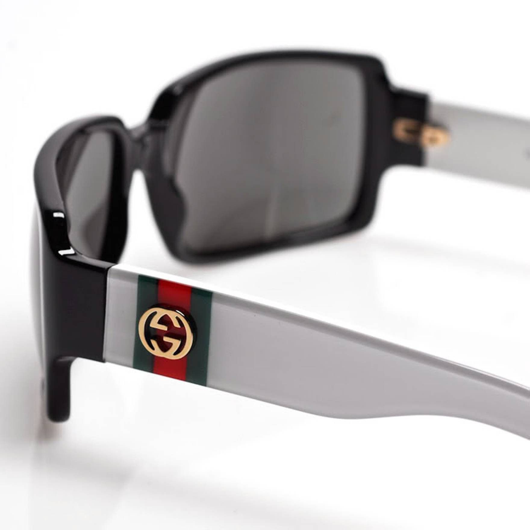 Vintage Y2K Gucci GG 2563/S Red & White Classic Logo Square Frame Sunglasses Gucci Red Plastic Square Frame Sunglasses GG 2563/S main image 2