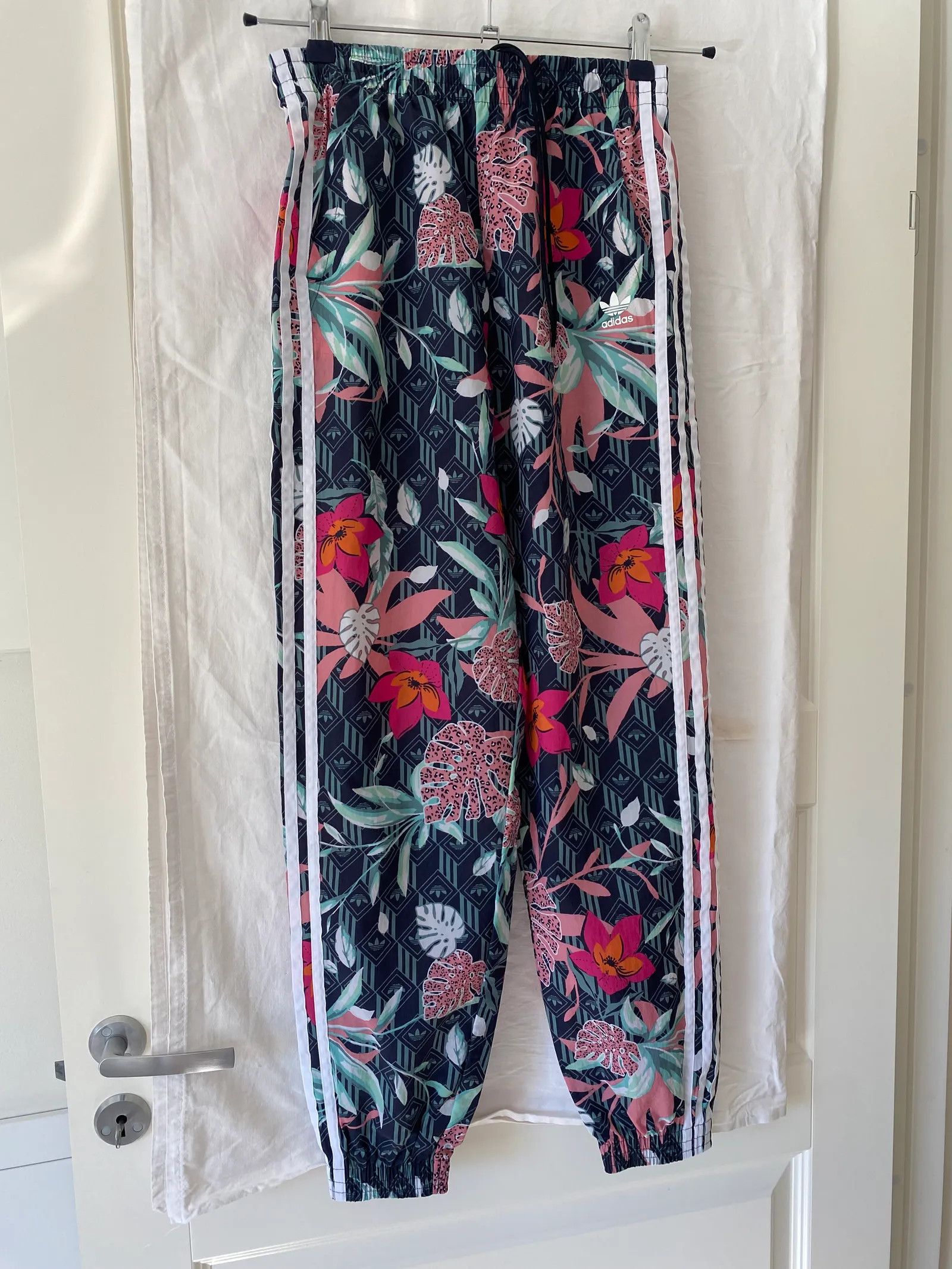 Adidas Adidas Byxor från designen Her Pants Size 25" / US 0 / IT 36 - 4 Thumbnail
