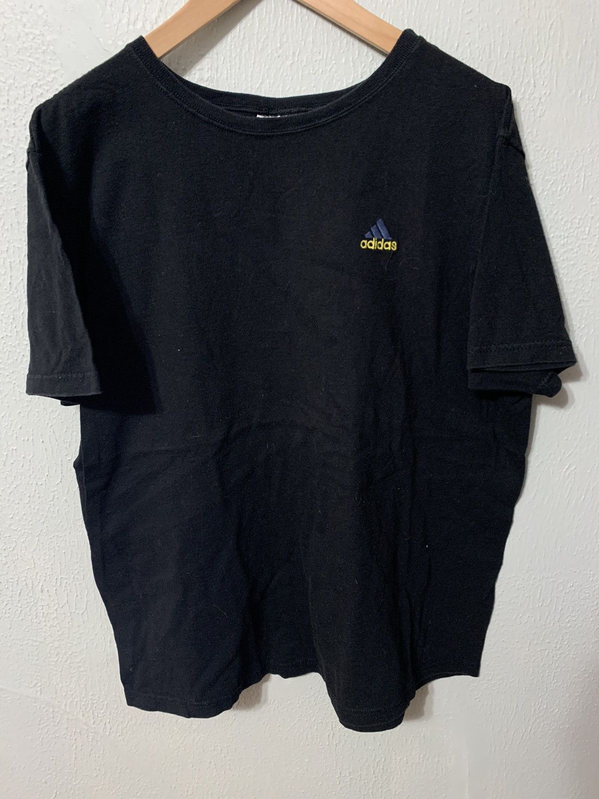 Vintage Vintage Adidas Chest Logo Embroidered Tee Size US L / EU 52-54 / 3 - 3 Thumbnail