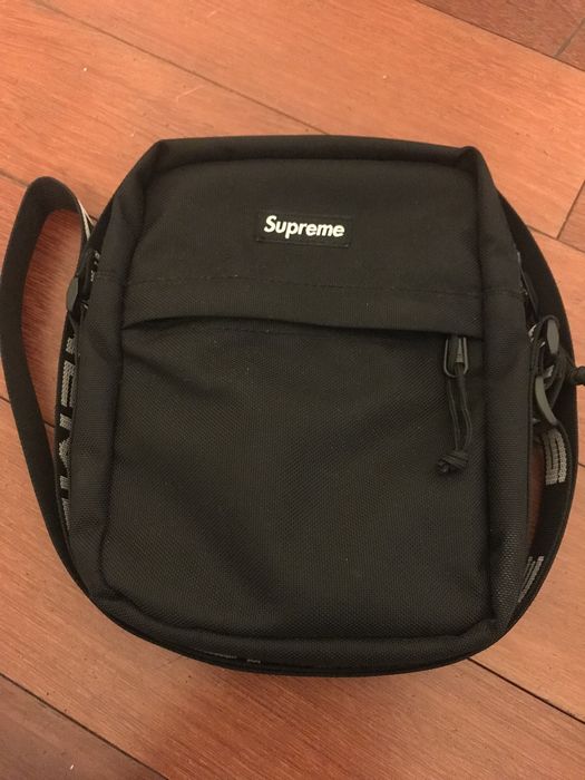 Supreme Supreme SS18 Shoulder Bag Black Used. Not Fake Bought At