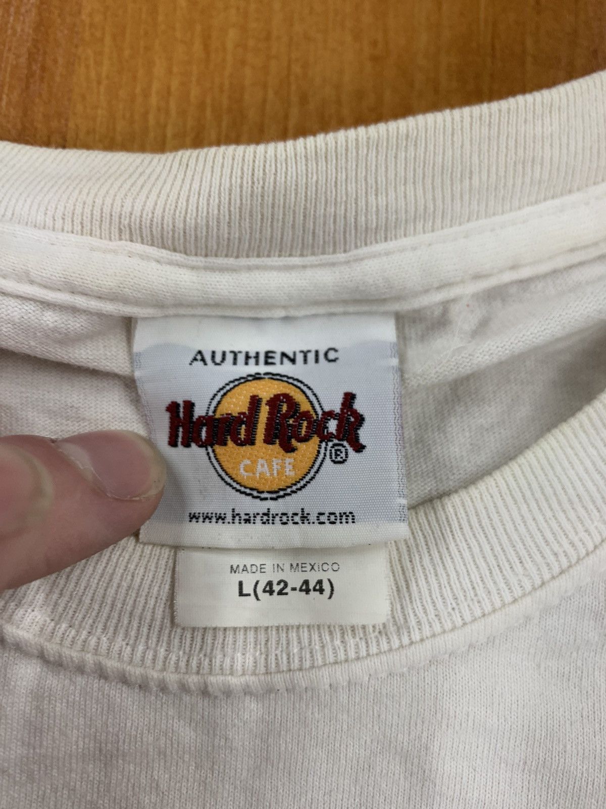 Vintage Vintage Hard Rock Cafe Minneapolis Guitar Skyscraper Tee Size US L / EU 52-54 / 3 - 2 Thumbnail