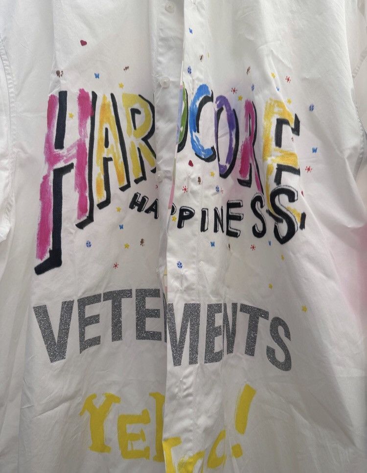 Vetements Vetements white graffiti shirt - DMC Size US M / EU 48-50 / 2 - 3 Thumbnail