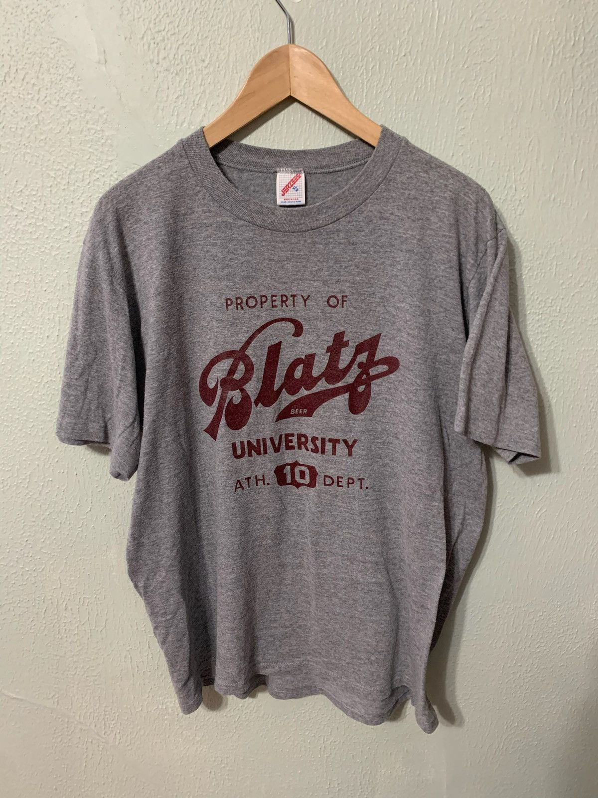Vintage Vintage 1990s Blatz Beer University T-Shirt Size US XL / EU 56 / 4 - 1 Thumbnail