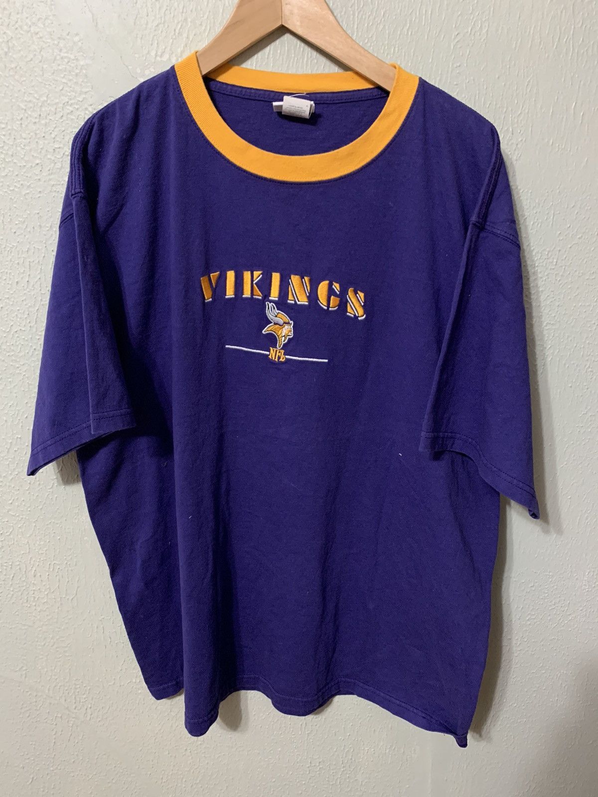 Vintage Vintage MN Vikings Embroider Logo Yellow Collar Tee Size US XL / EU 56 / 4 - 1 Thumbnail