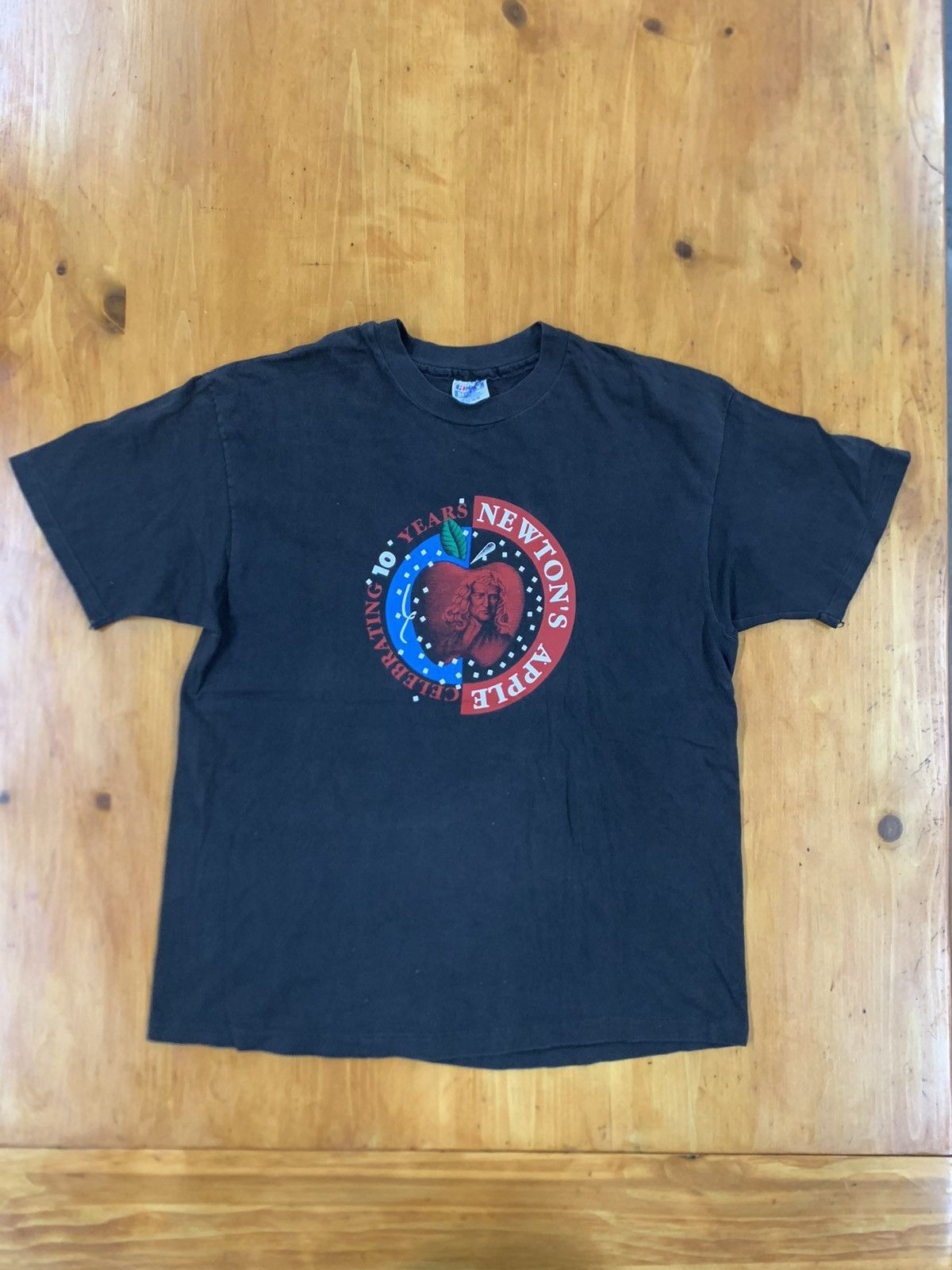 Vintage Vintage Isaac Newton Apple Tee Size US XL / EU 56 / 4 - 1 Thumbnail