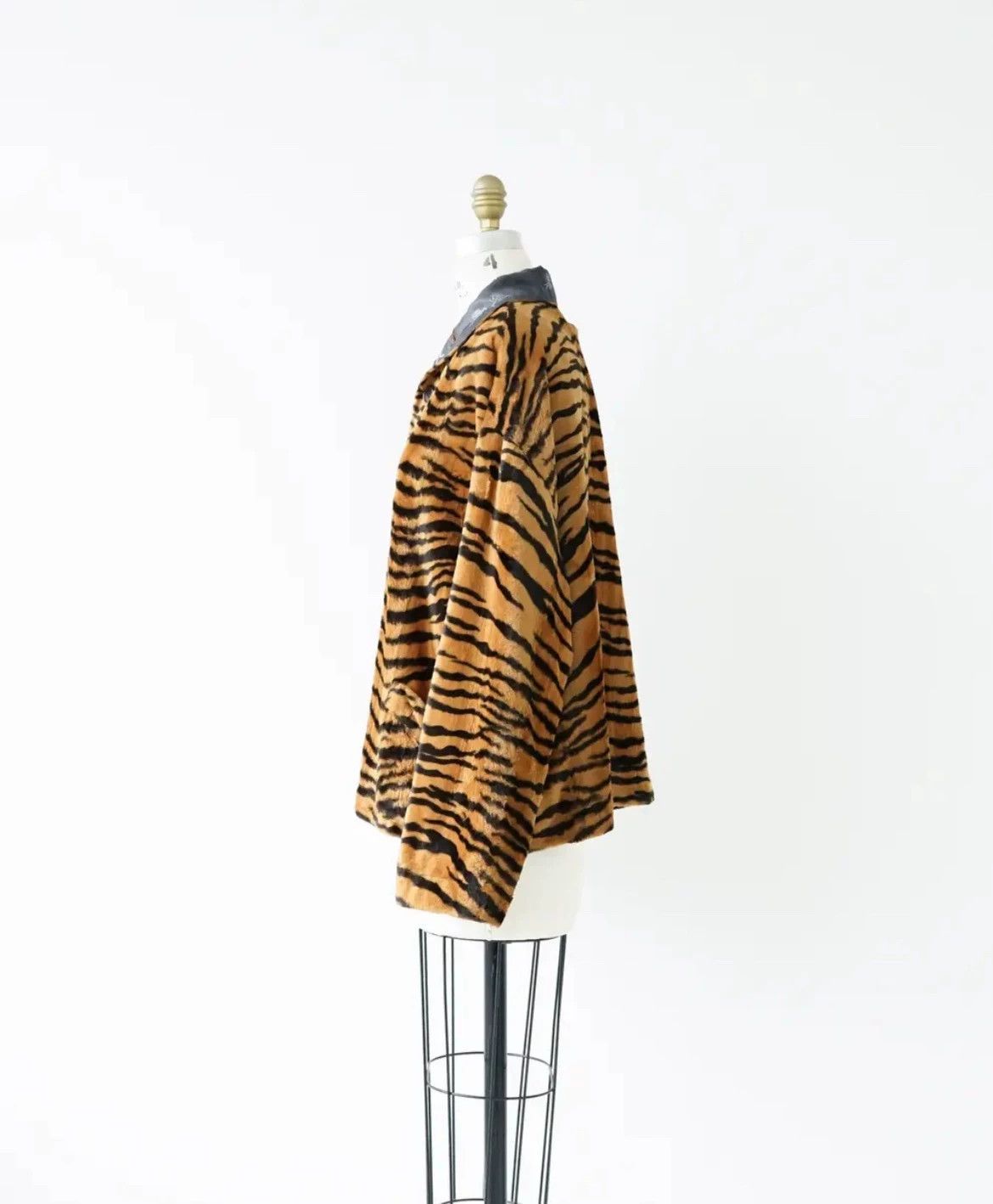 Jean Paul Gaultier Jean Paul Gaultier Tiger pattern double-sided suede coat Size US M / EU 48-50 / 2 - 3 Thumbnail