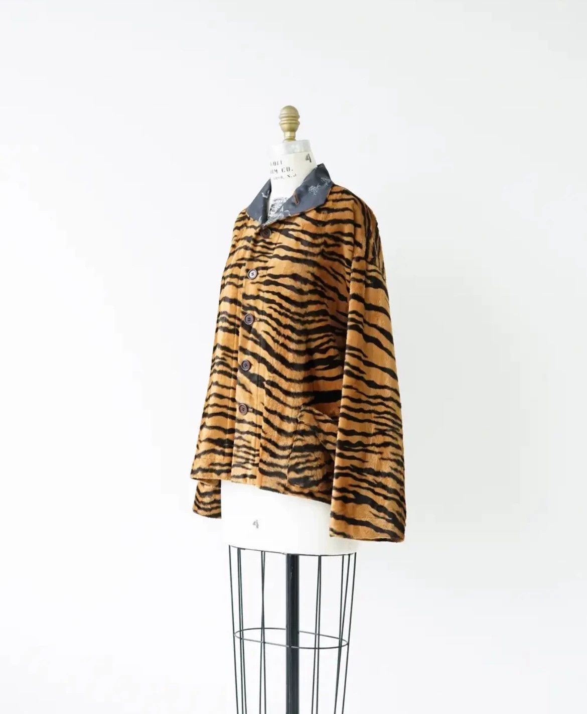 Jean Paul Gaultier Jean Paul Gaultier Tiger pattern double-sided suede coat Size US M / EU 48-50 / 2 - 2 Thumbnail