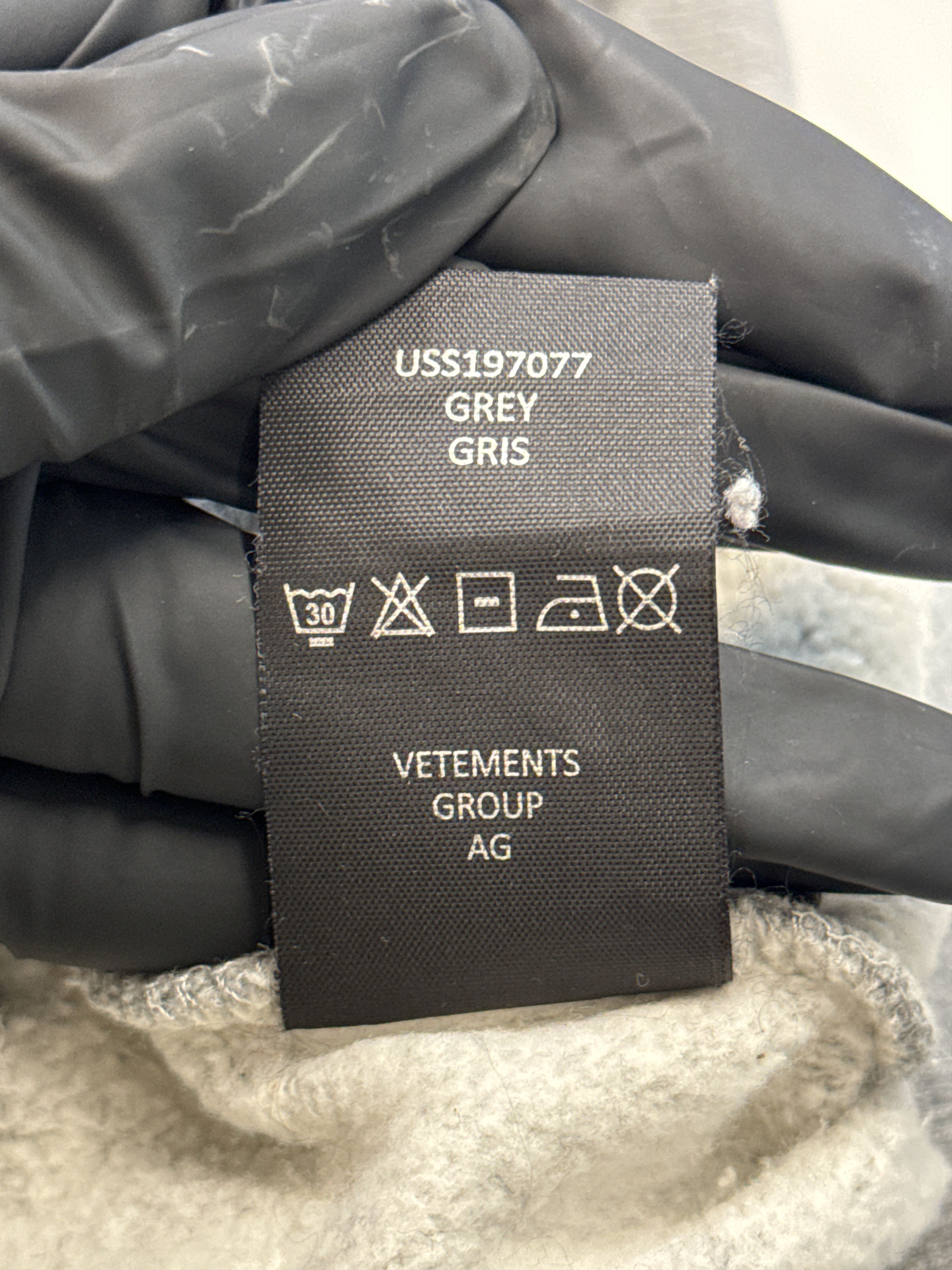 Vetements VETEMENTS SS19 Georgian "Enough" Sweater steal!! Size US M / EU 48-50 / 2 - 7 Thumbnail