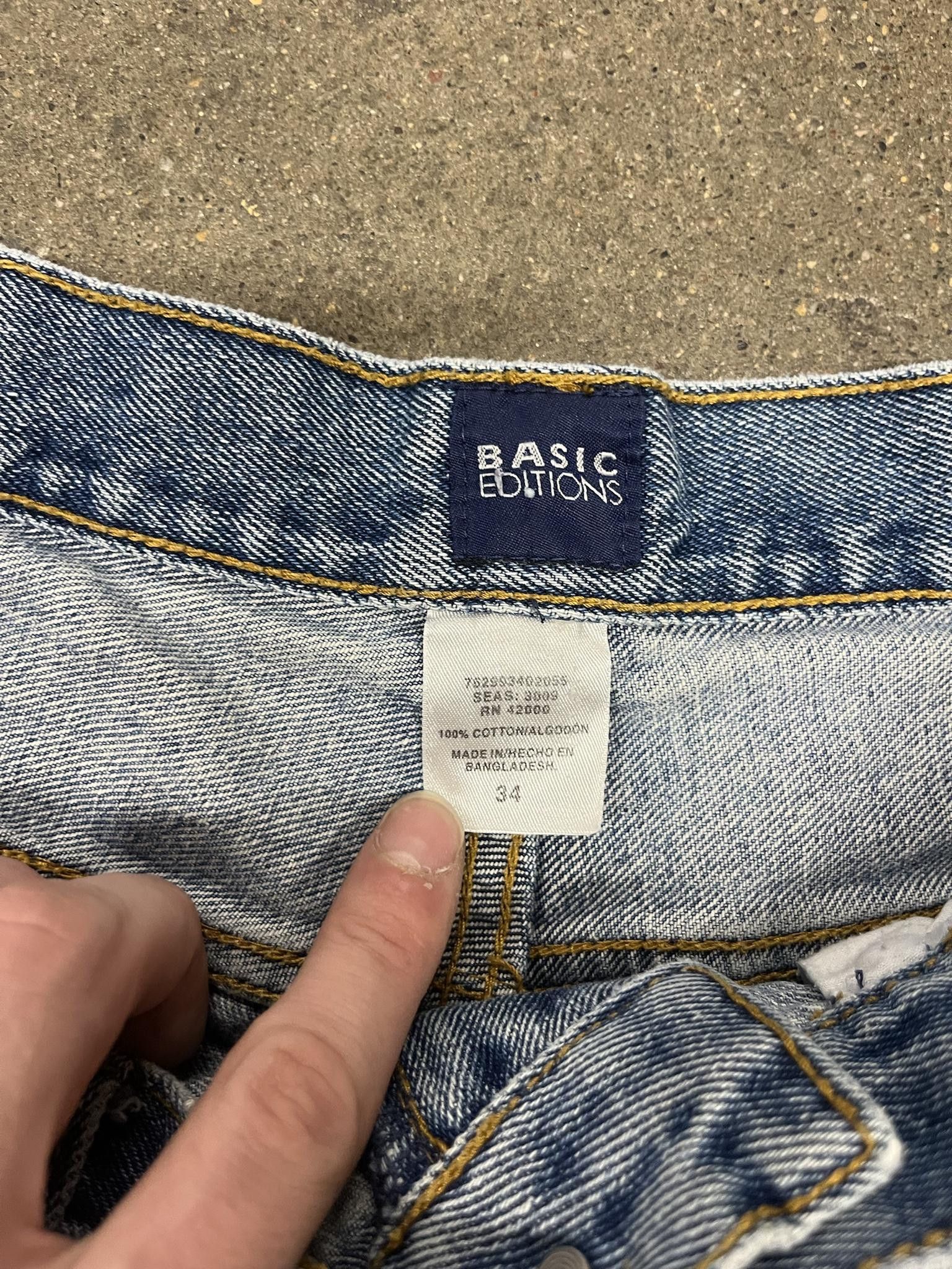 Lee × Vintage Basic Edition Lightwash Jorts Size US 34 / EU 50 - 2 Thumbnail