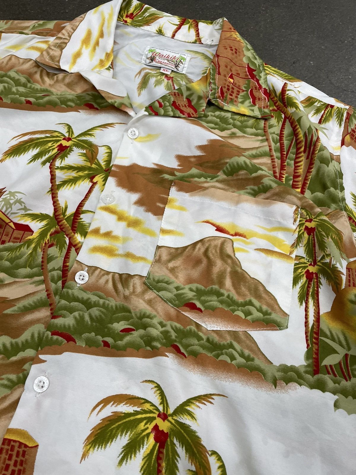 Vintage Vintages Gilded Resor Hawaiian Shirt Size US XL / EU 56 / 4 - 2 Thumbnail
