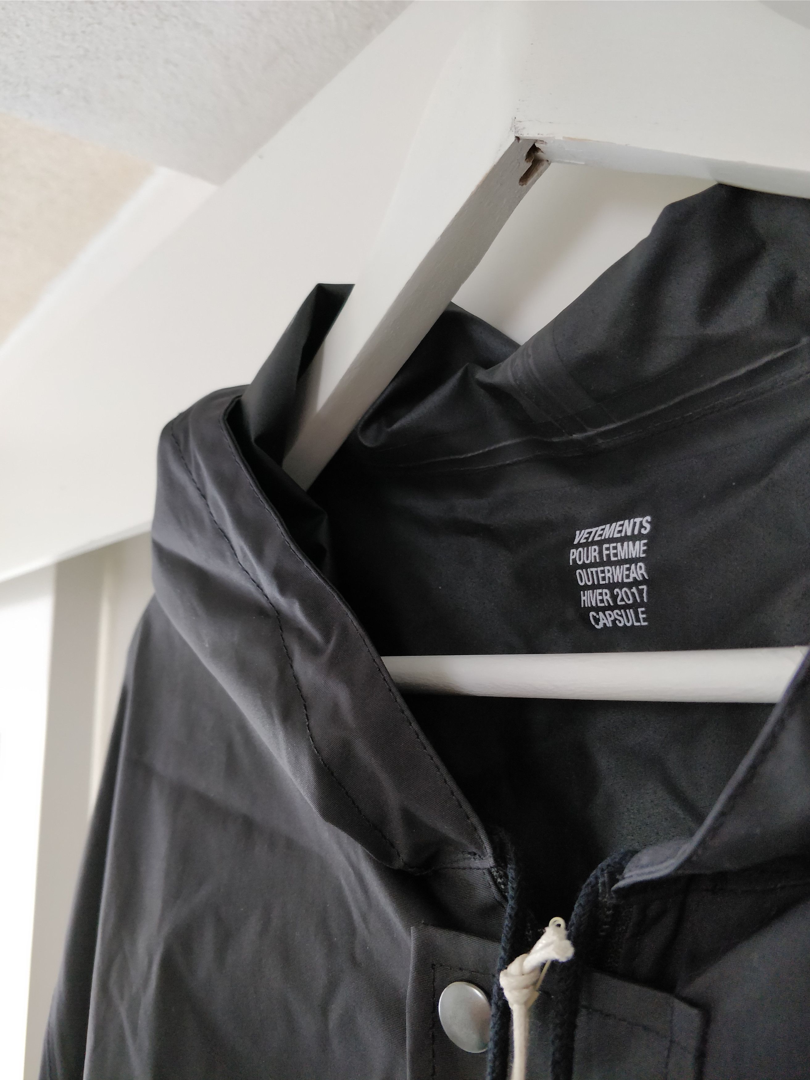 Vetements VETEMENTS “Official Fake” Definition Raincoat Size US L / EU 52-54 / 3 - 4 Thumbnail