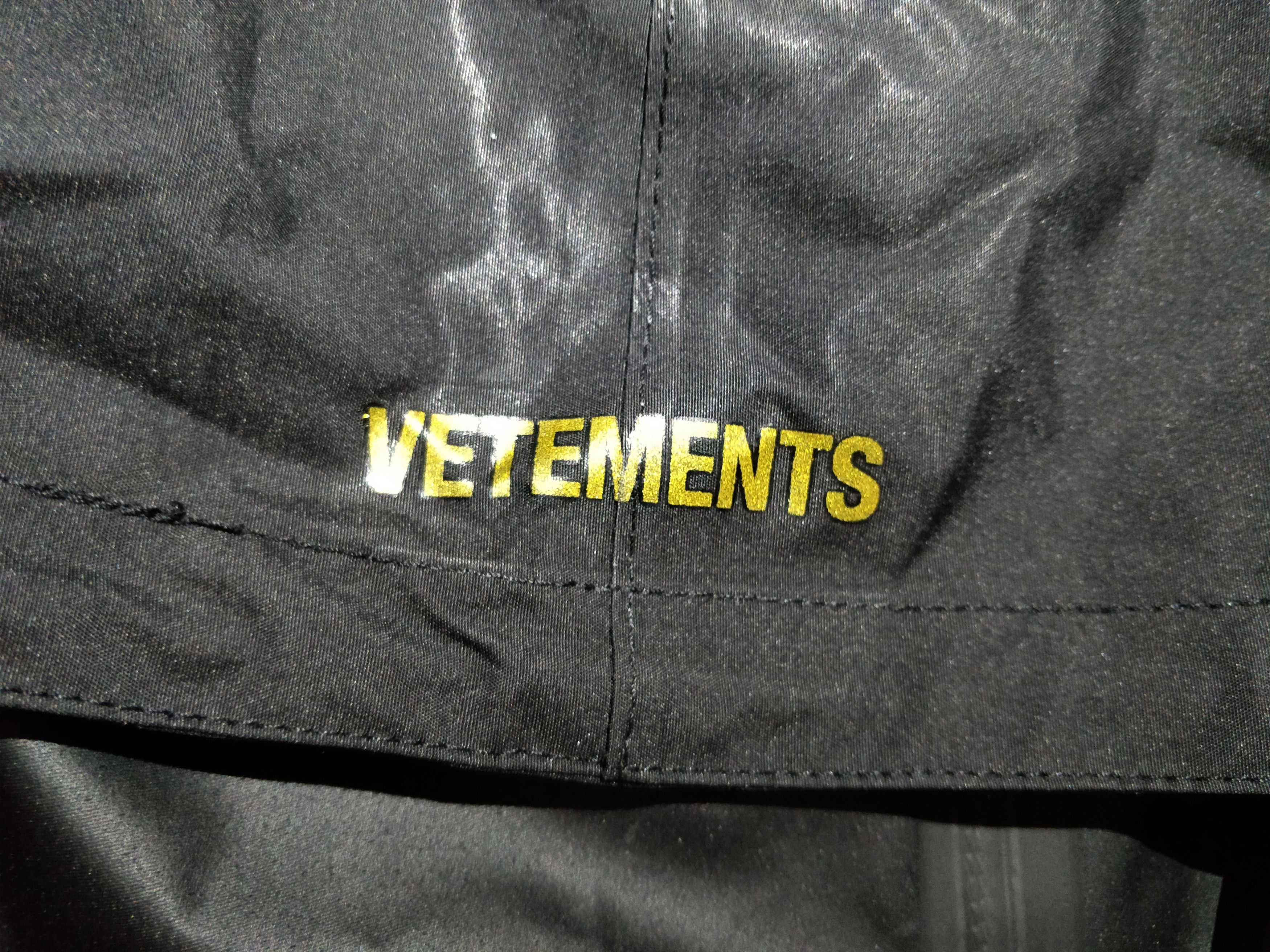 Vetements VETEMENTS “Official Fake” Definition Raincoat Size US L / EU 52-54 / 3 - 6 Thumbnail