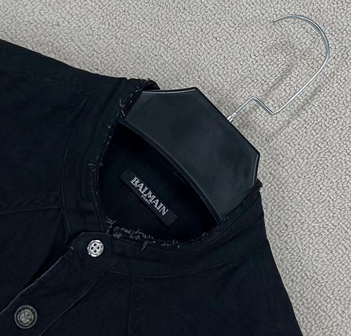 Balmain Balmain Imitation of the old arm destroyed the letter logo denim jacket behind the silver buckle. Size US M / EU 48-50 / 2 - 3 Thumbnail