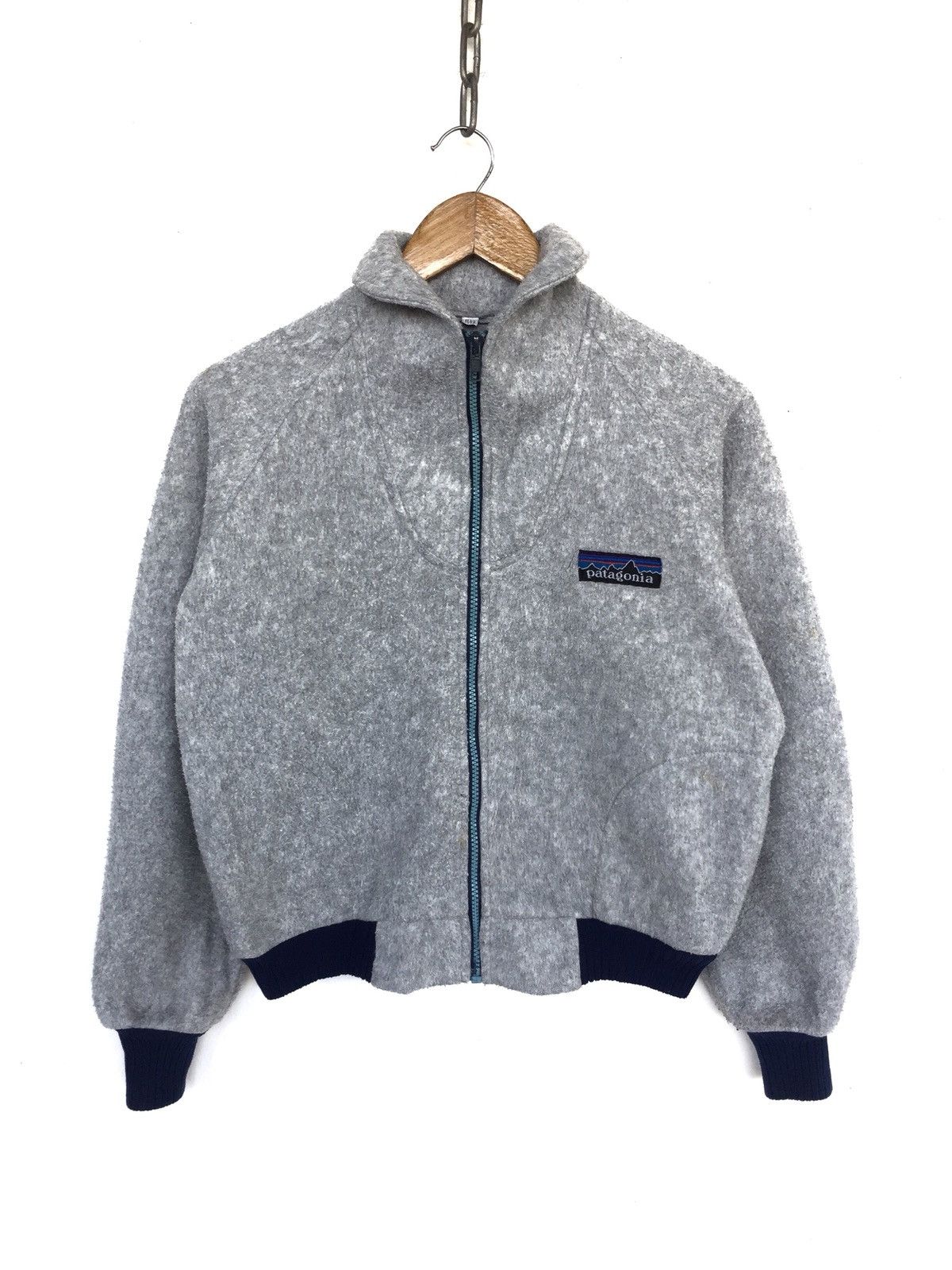 Patagonia 1980s Patagonia Light Grey Logo Ribbed Hem Cotton Jacket Size US S / EU 44-46 / 1 - 1 Thumbnail