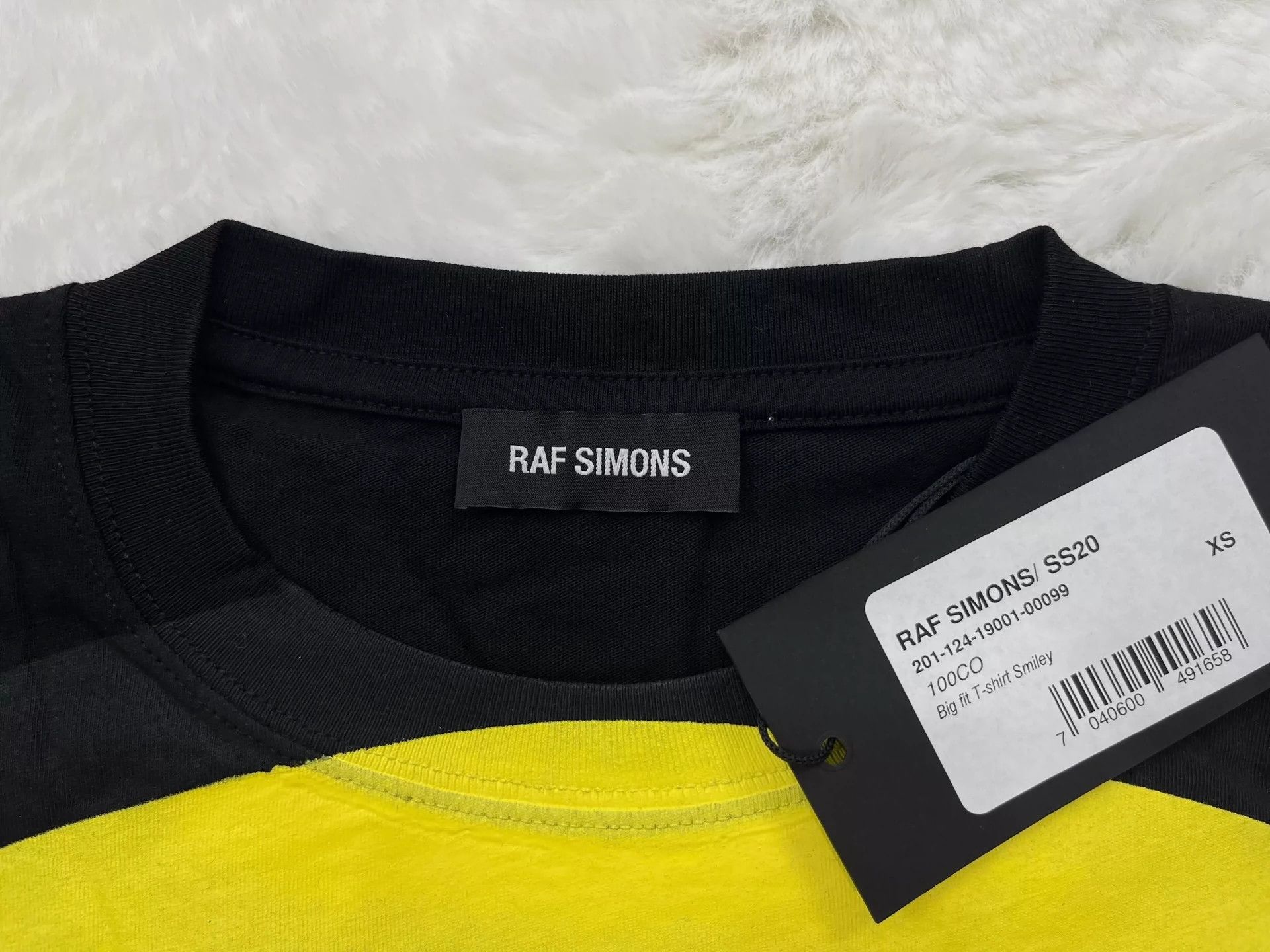 Raf Simons Raf Simons 20SS Black Smiling Short Sleeve -DMC Size US XS / EU 42 / 0 - 5 Thumbnail