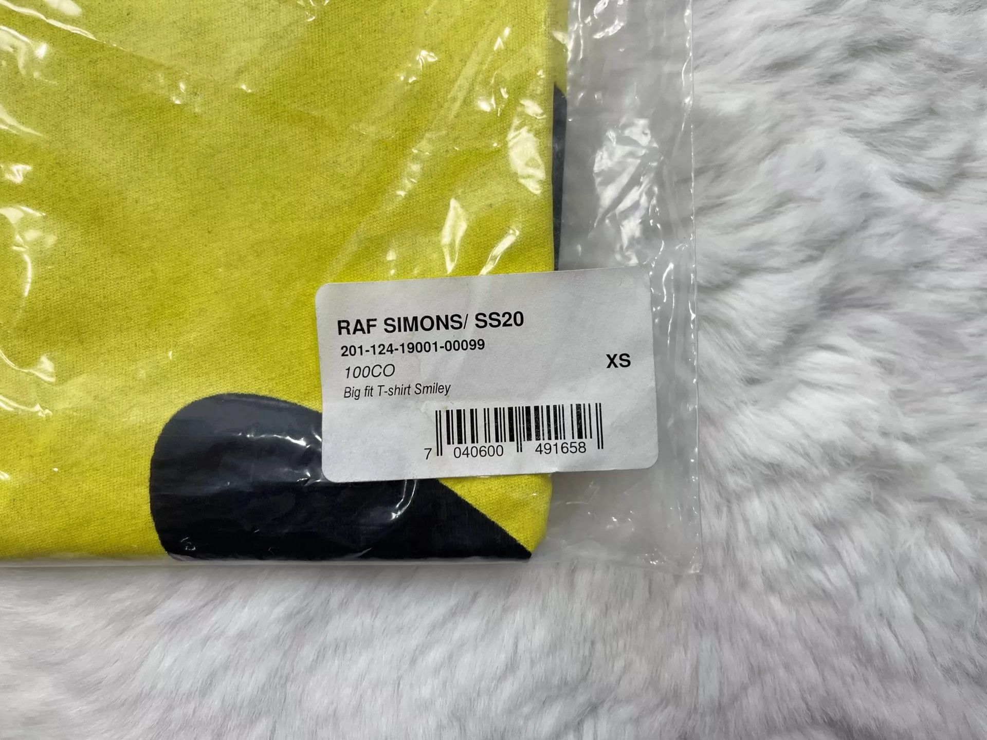 Raf Simons Raf Simons 20SS Black Smiling Short Sleeve -DMC Size US XS / EU 42 / 0 - 4 Thumbnail