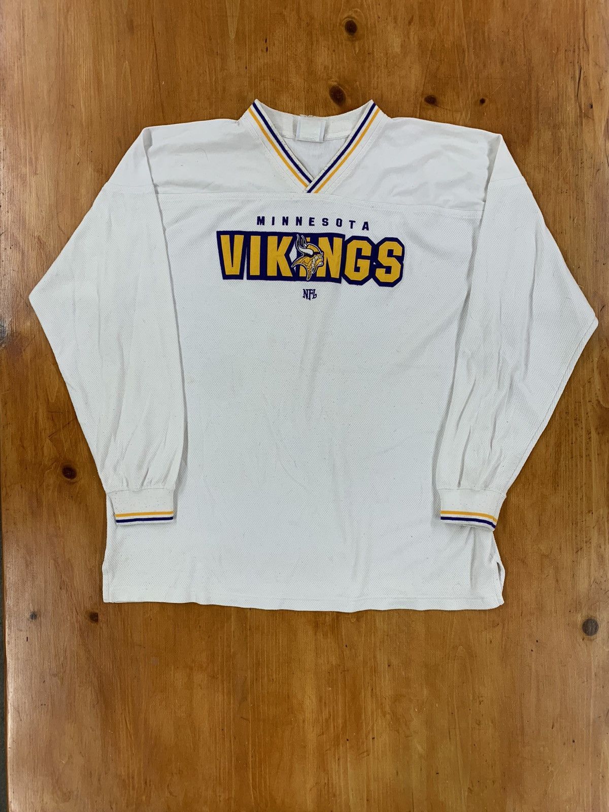 Vintage Vintage 1990s Vikings Embroidered Longsleeve Size US L / EU 52-54 / 3 - 4 Thumbnail