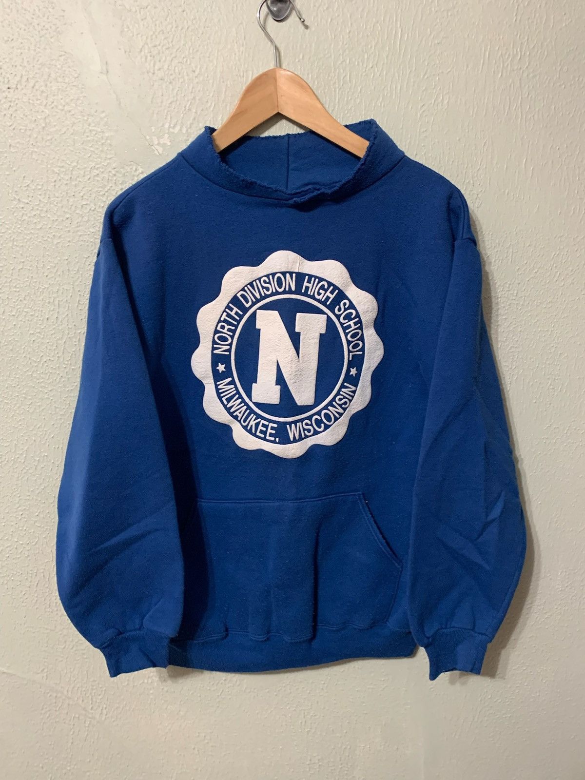 Vintage Vintage Crewneck 1990s Distressed Boro Crest Highschool Vintage Sweatshirt Size US S / EU 44-46 / 1 - 2 Thumbnail