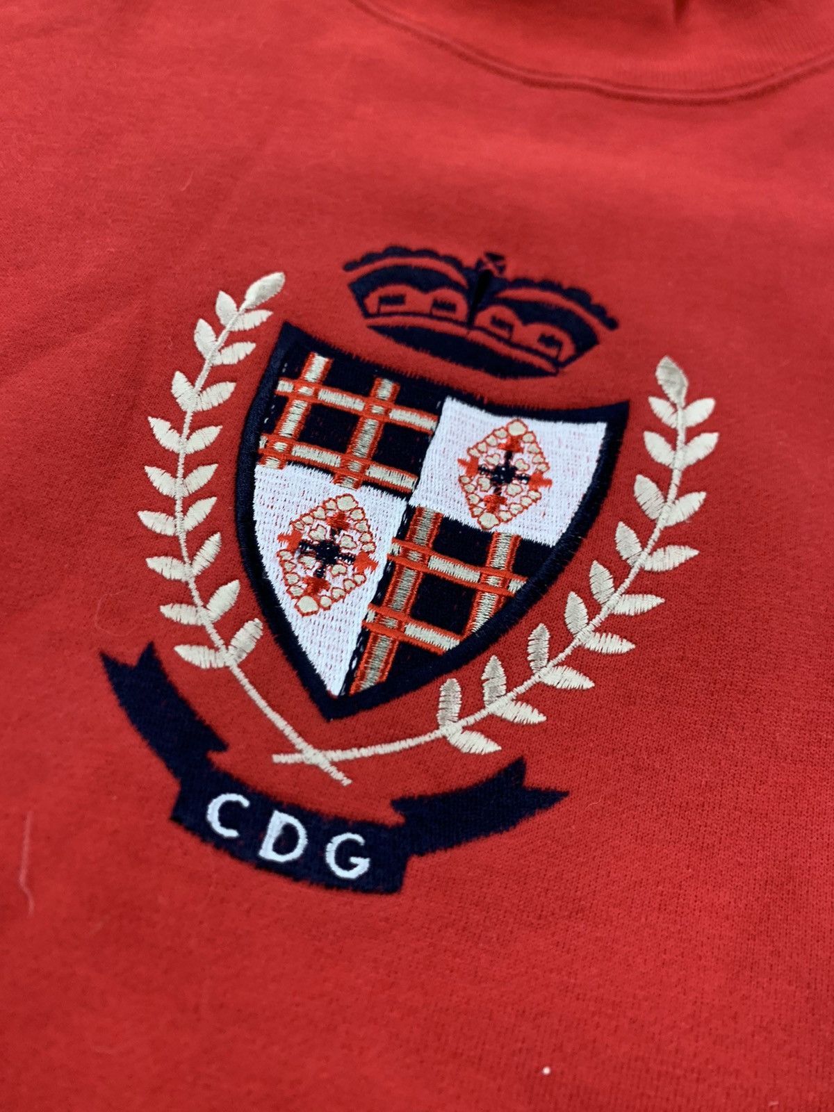 Vintage Vintage Crewneck Cambridge CDG Crest Crewneck Size US L / EU 52-54 / 3 - 4 Thumbnail