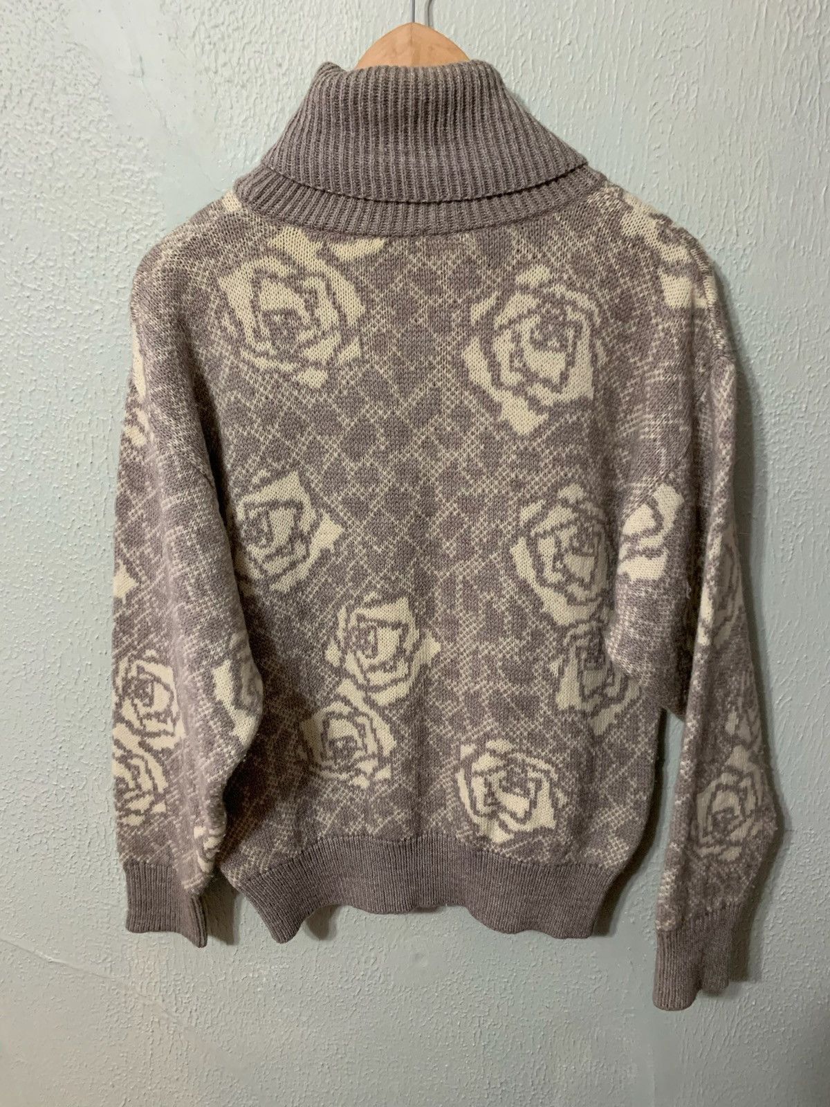 Vintage Vintage Flower Rose Turtleneck Knit Sweater Size US S / EU 44-46 / 1 - 3 Thumbnail