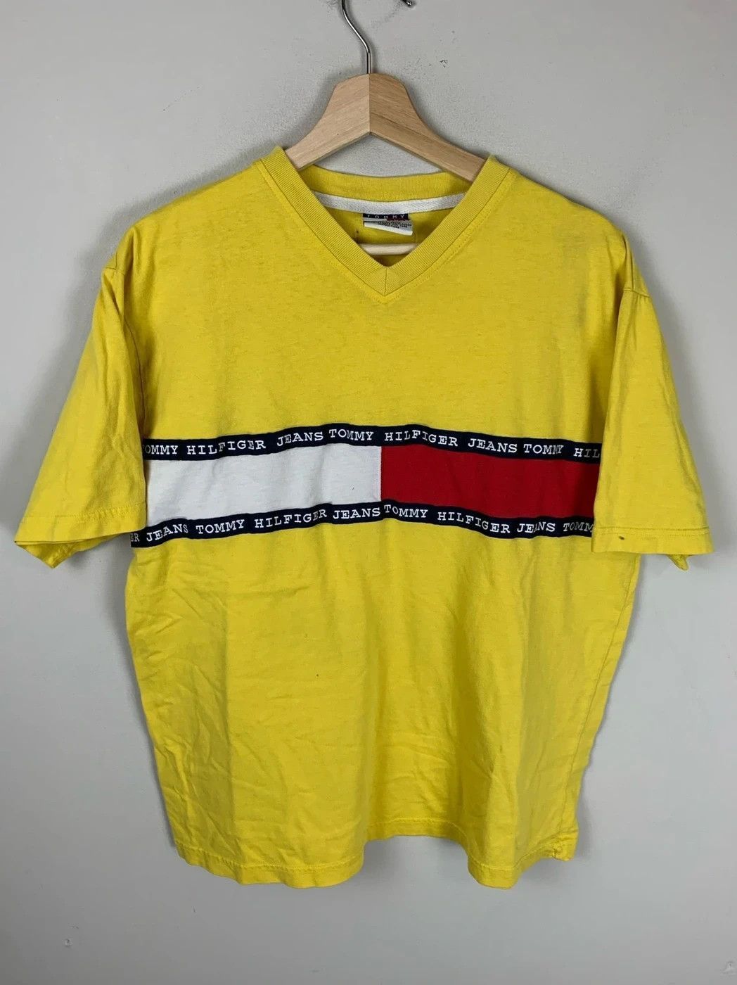 Tommy Hilfiger × Vintage Vintage Tommy Hilfiger Jeans T-Shirt Size US L / EU 52-54 / 3 - 1 Thumbnail