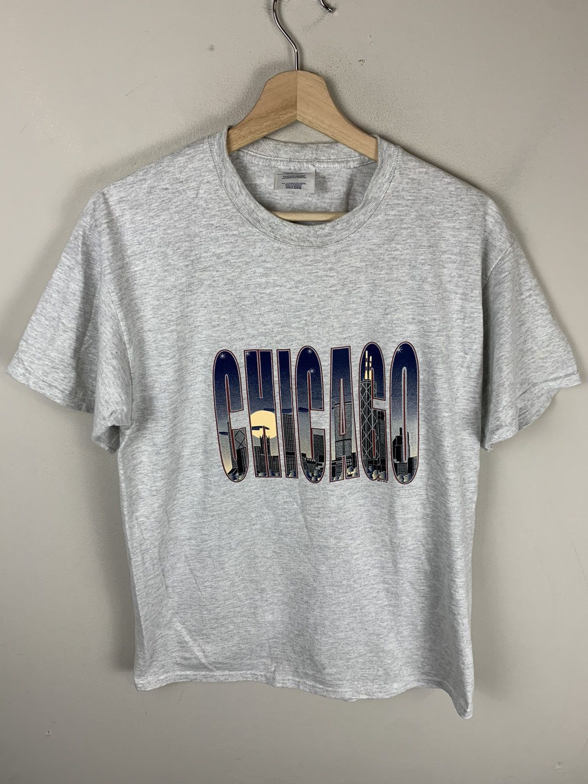 Vintage Vintage Chicago Skyline Spellout Tee Size US S / EU 44-46 / 1 - 1 Thumbnail