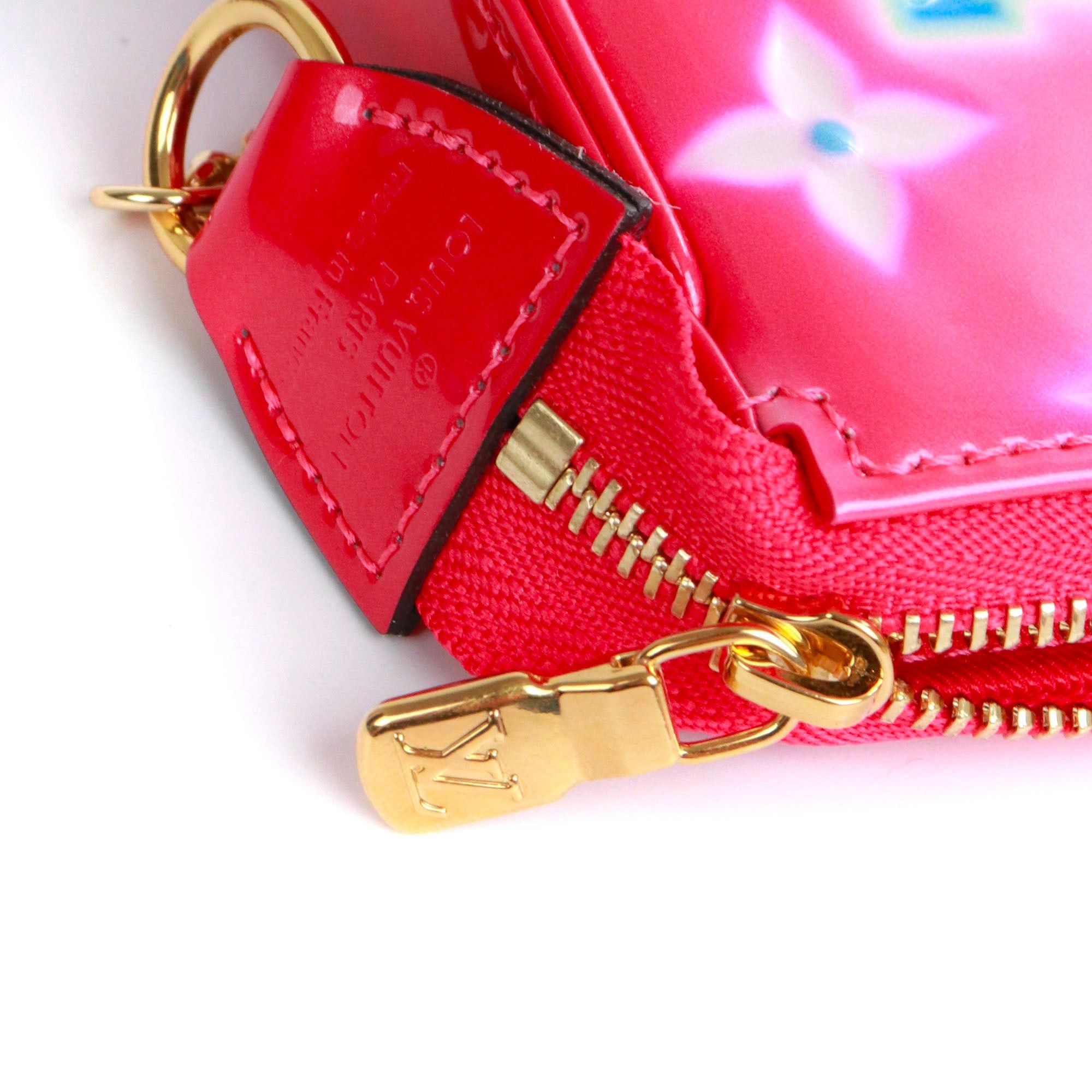 Louis Vuitton LOUIS VUITTON - Mini Louis Vuitton Limited Edition Accessory Pochette Bag in pink patent leather Size ONE SIZE - 7 Thumbnail