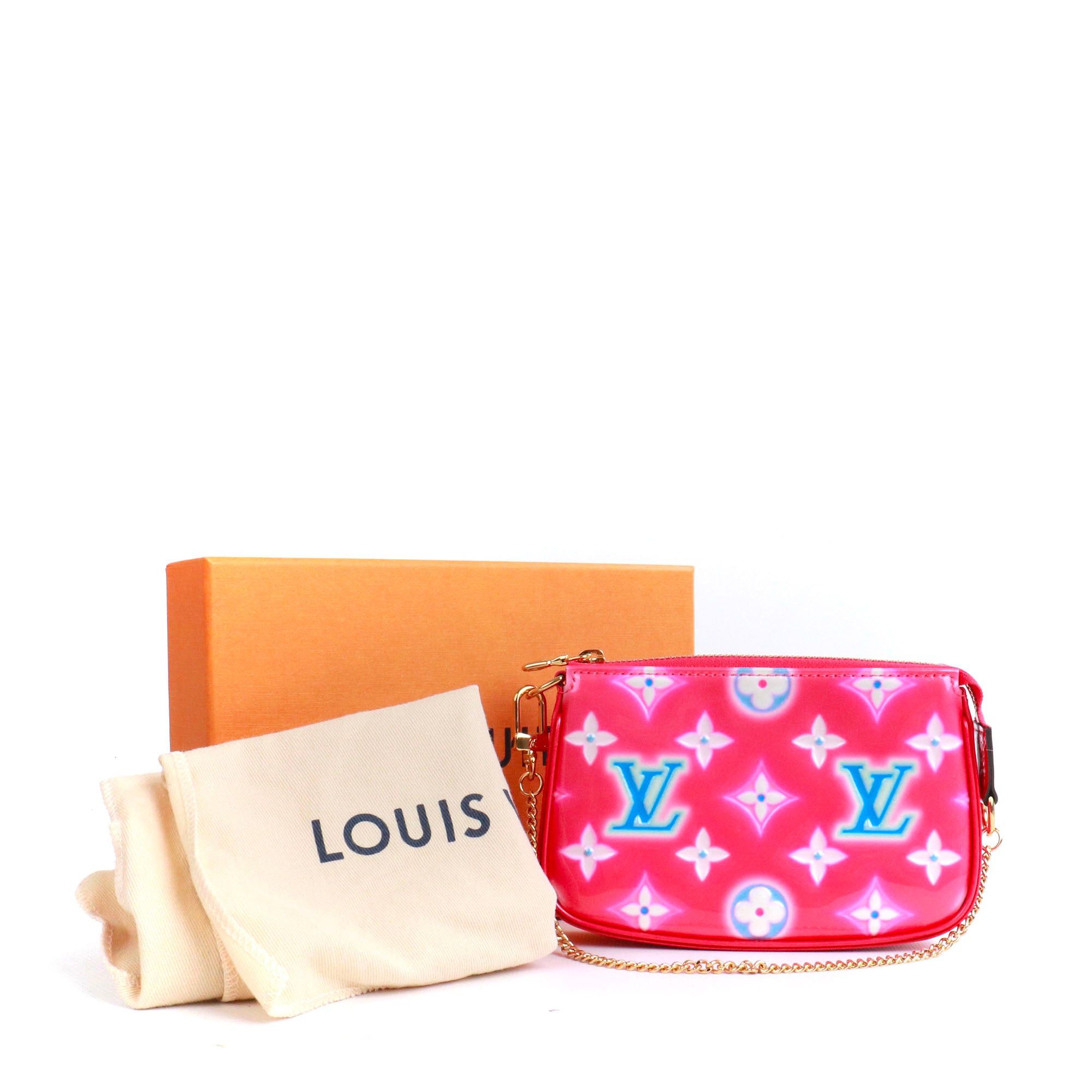 Louis Vuitton LOUIS VUITTON - Mini Louis Vuitton Limited Edition Accessory Pochette Bag in pink patent leather Size ONE SIZE - 10 Thumbnail