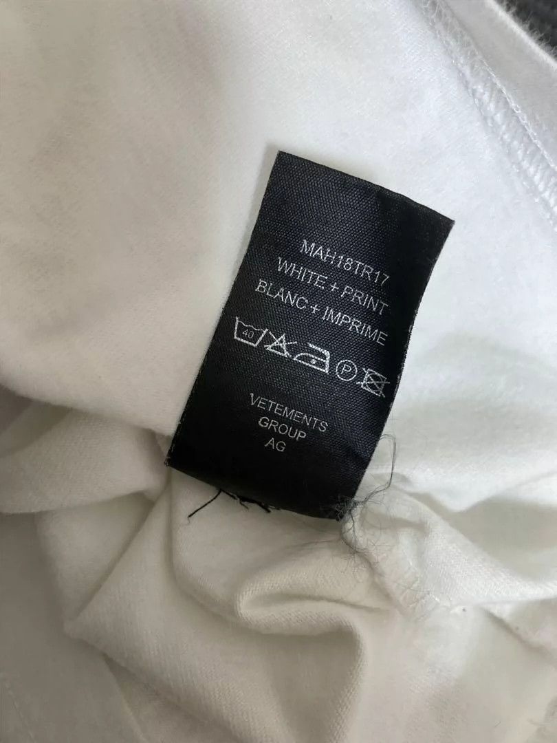 Vetements VETEMENTS 100% is a logo T-shirt, short sleeved shirt -DMC Size US S / EU 44-46 / 1 - 4 Thumbnail
