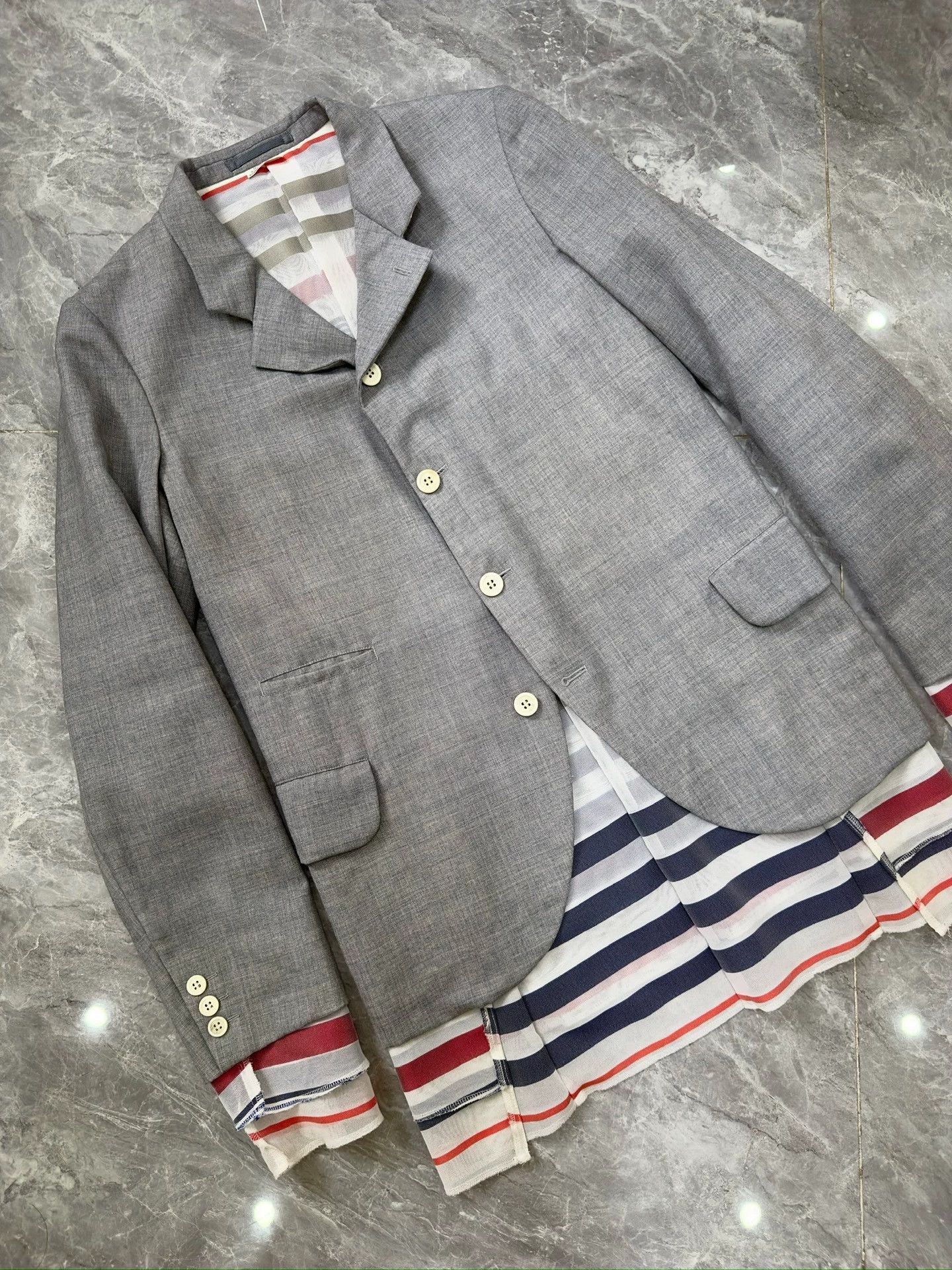 Comme des Garcons Comme Des Garcons Grey suit jacket -DMC Size US S / EU 44-46 / 1 - 2 Thumbnail