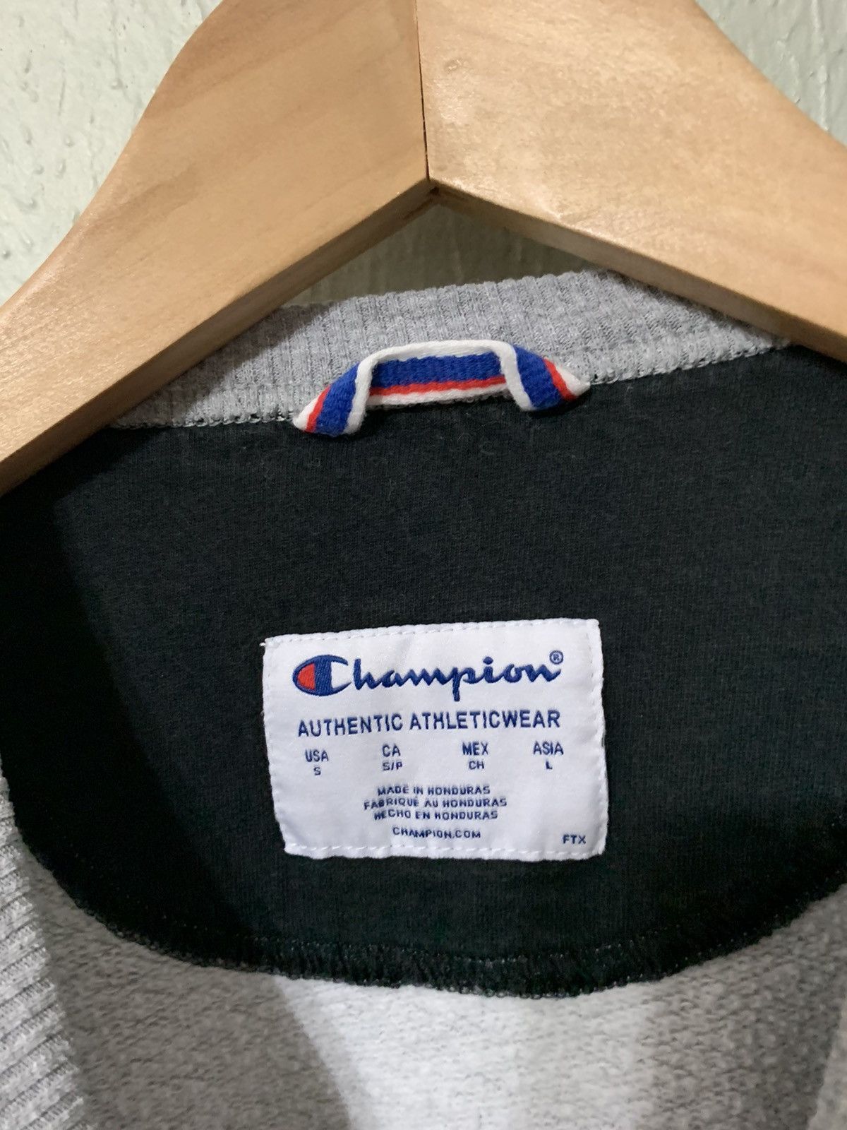 Champion × Vintage Vintage Crewneck Champion Tonal C Logo Crewneck Size US S / EU 44-46 / 1 - 2 Thumbnail