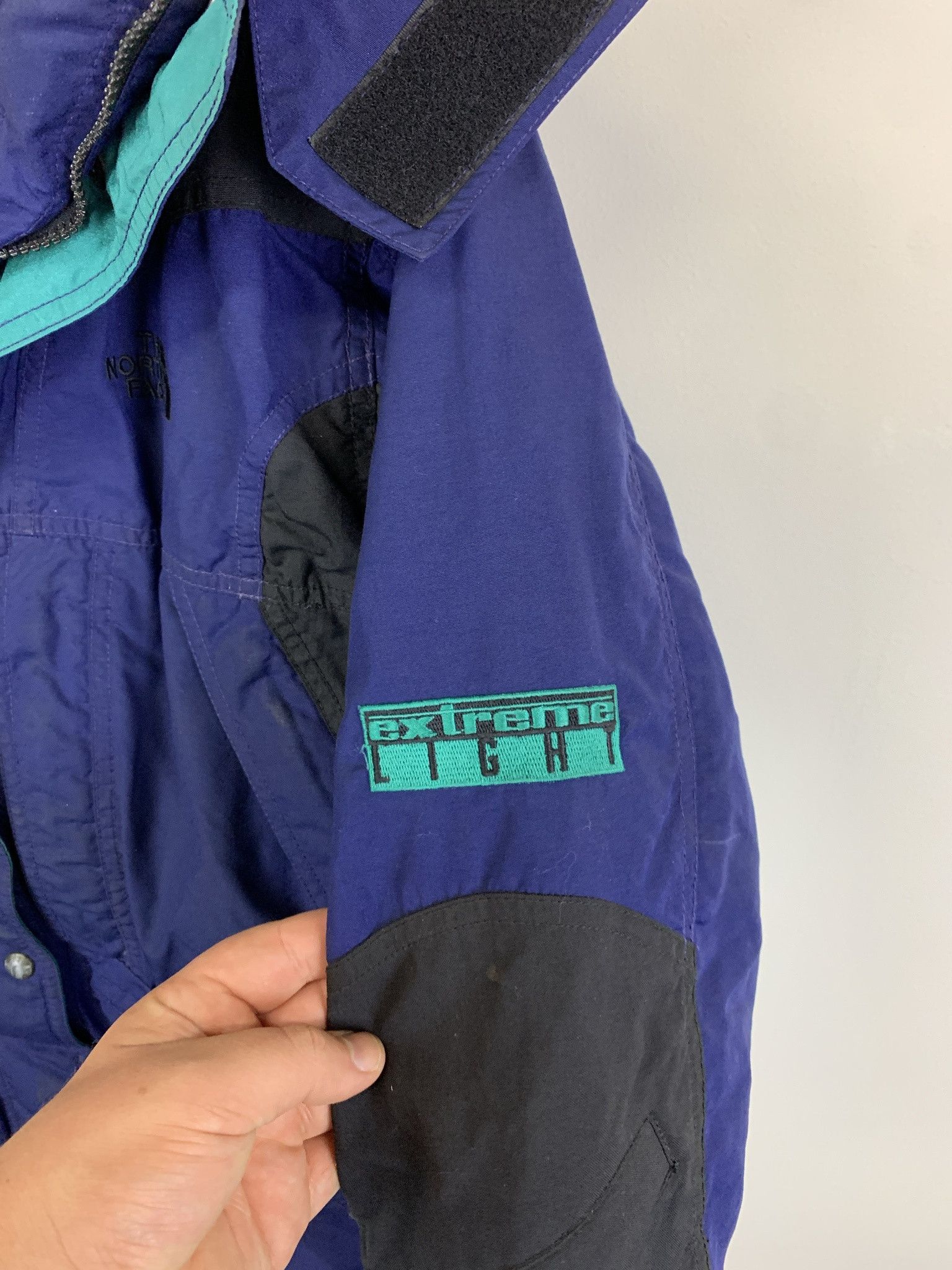Vintage Vintage 1990s The North Face Navy Rain Skiing Outdoors Jacket Size S Size US S / EU 44-46 / 1 - 4 Thumbnail