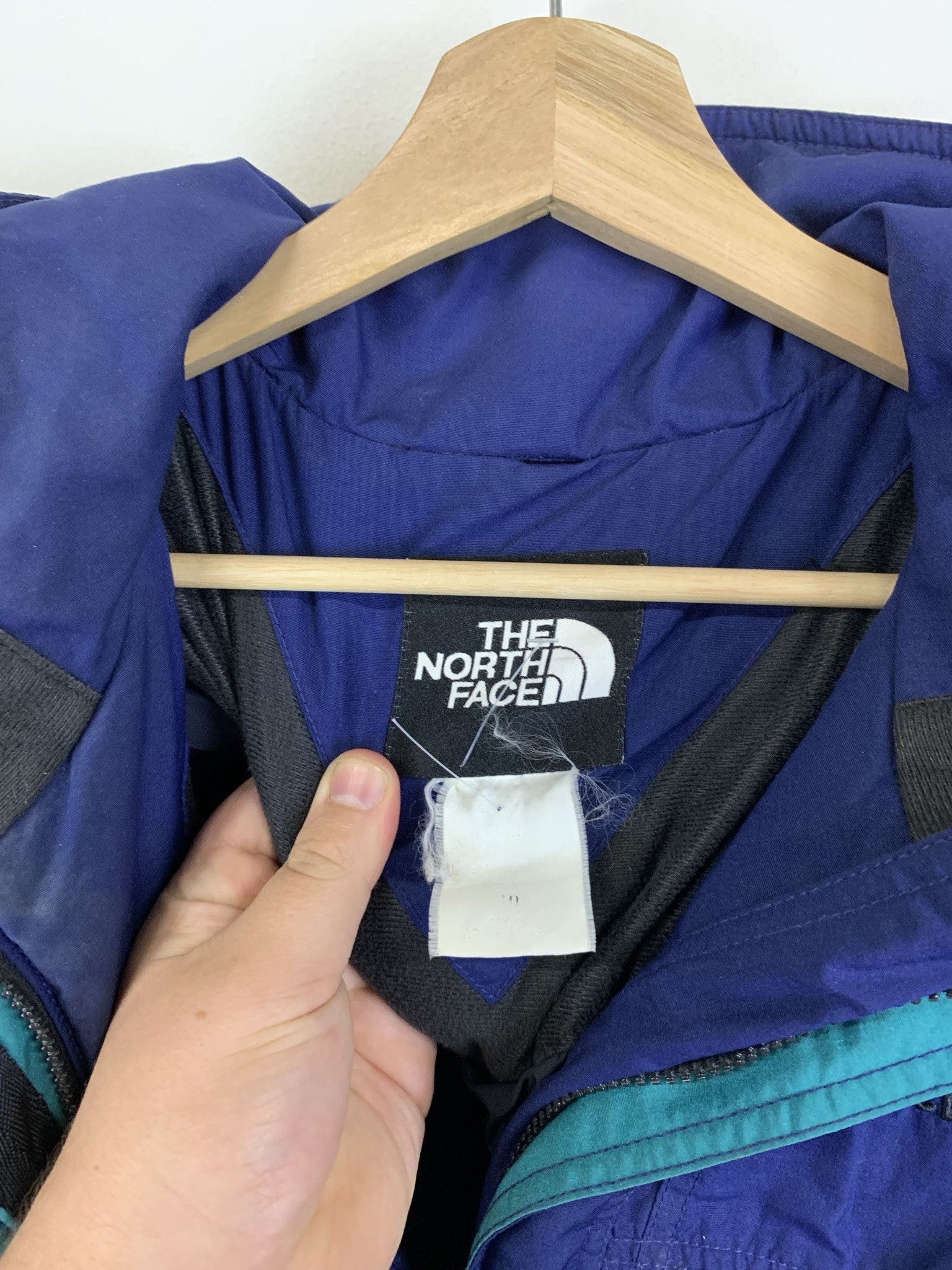 Vintage Vintage 1990s The North Face Navy Rain Skiing Outdoors Jacket Size S Size US S / EU 44-46 / 1 - 3 Thumbnail
