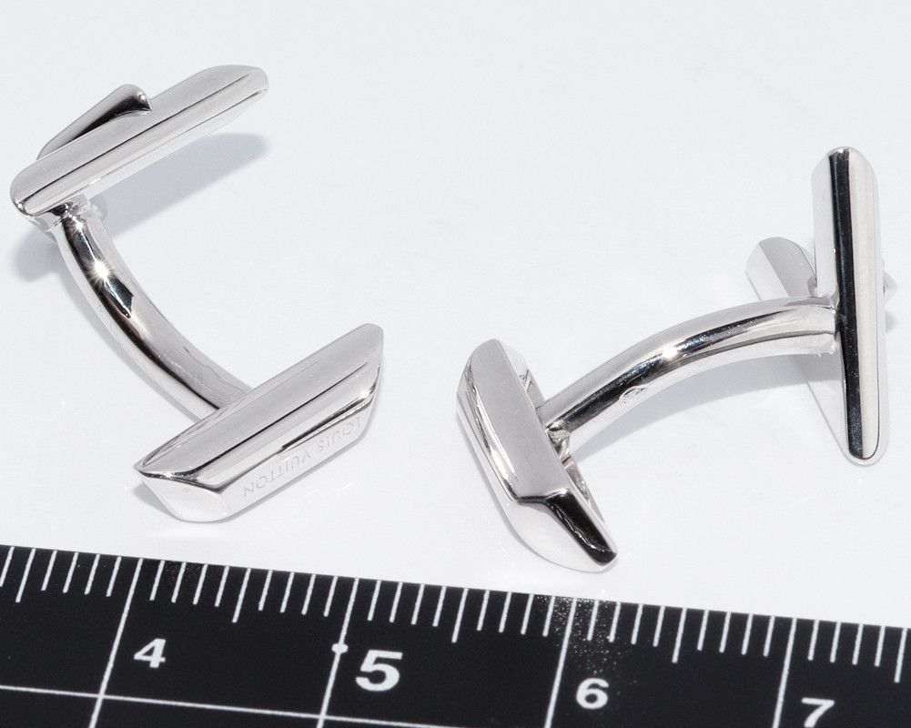 Louis Vuitton Louis Vuitton Louis Vuitton LV Volt One Au750 White Gold Cufflinks Metal Cufflinks Q97163 Size ONE SIZE - 4 Thumbnail
