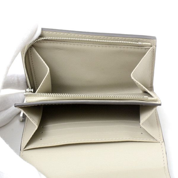 Louis Vuitton Louis Vuitton Louis Vuitton Mahina Leather Iris Wallet M62542 Leather Short Wallet M62542 in Great Condition Size ONE SIZE - 4 Thumbnail