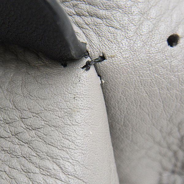 Loewe Loewe Loewe Elephant Mini Chain Shoulder Bag Calf Leather Leather Crossbody Bag C623R02X01 in Great Condition Size ONE SIZE - 5 Thumbnail