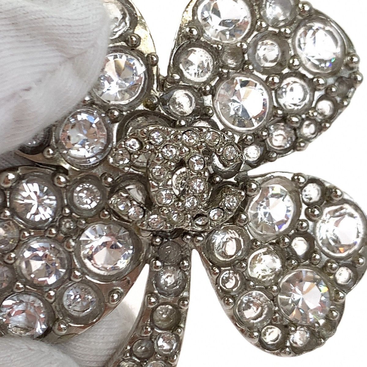 Chanel Chanel Chanel Silver Clover Brooch with Rhinestones Metal Brooch 07V Size ONE SIZE - 6 Thumbnail