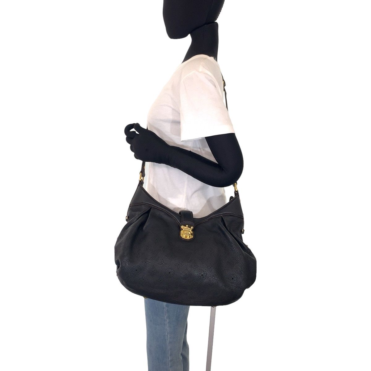 Louis Vuitton Louis Vuitton Louis Vuitton Monogram Mahina XS Leather Shoulder Bag M95972 Leather Crossbody Bag M95972 in Very Good Condition Size ONE SIZE - 6 Thumbnail