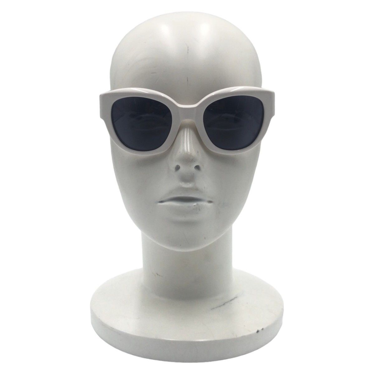 Chanel Chanel Chanel Vintage White Plastic Sunglasses Plastic Sunglasses 05247 10601 in Very Good Condition Size ONE SIZE - 3 Thumbnail