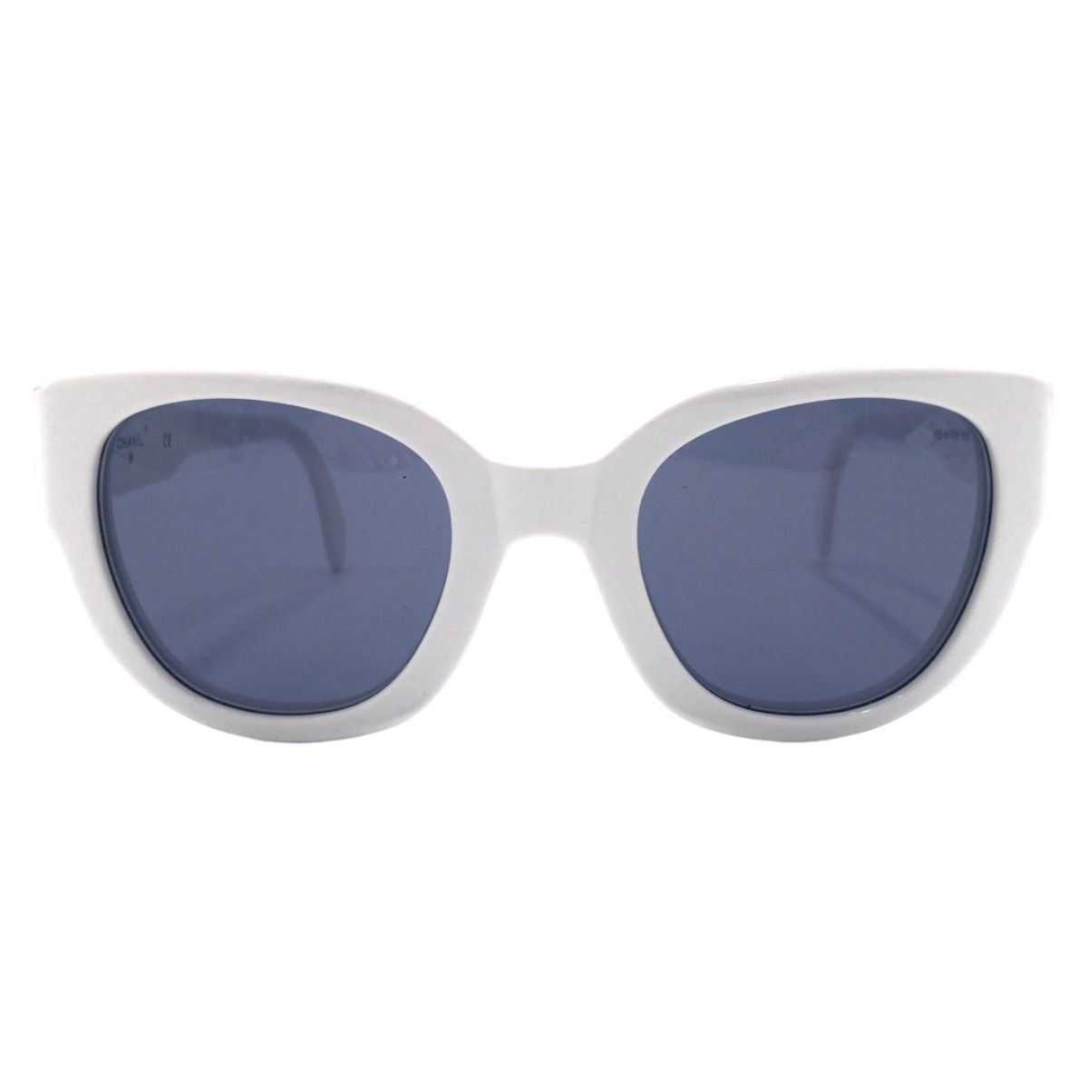 Chanel Chanel Chanel Vintage White Plastic Sunglasses Plastic Sunglasses 05247 10601 in Very Good Condition Size ONE SIZE - 2 Thumbnail