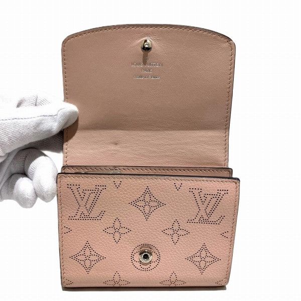 Louis Vuitton Louis Vuitton Louis Vuitton Mahina Leather Compact Wallet M68671 Leather Short Wallet M68671 in Good Condition Size ONE SIZE - 2 Thumbnail