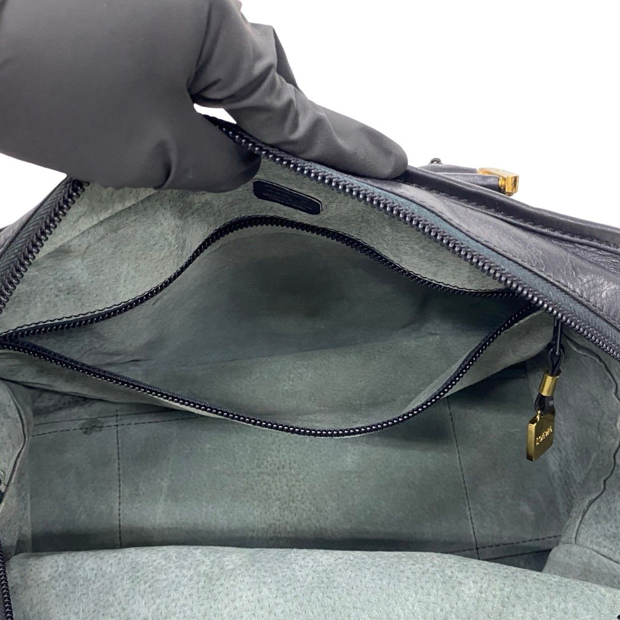 Loewe Loewe Leather Amazona 32 Leather Handbag in Very Good Condition Size ONE SIZE - 8 Thumbnail