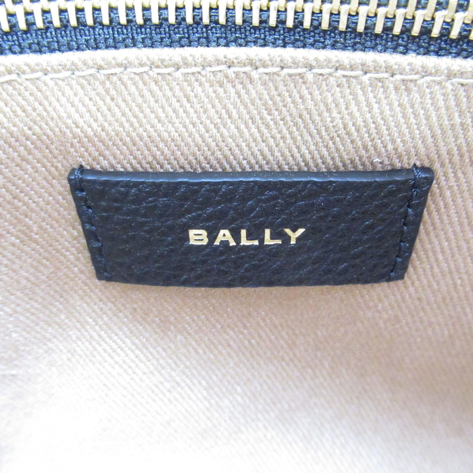 Bally Bally Bar Daniel Shoulder Bag Canvas Shoulder Bag 6304577 in Great Condition Size ONE SIZE - 6 Thumbnail