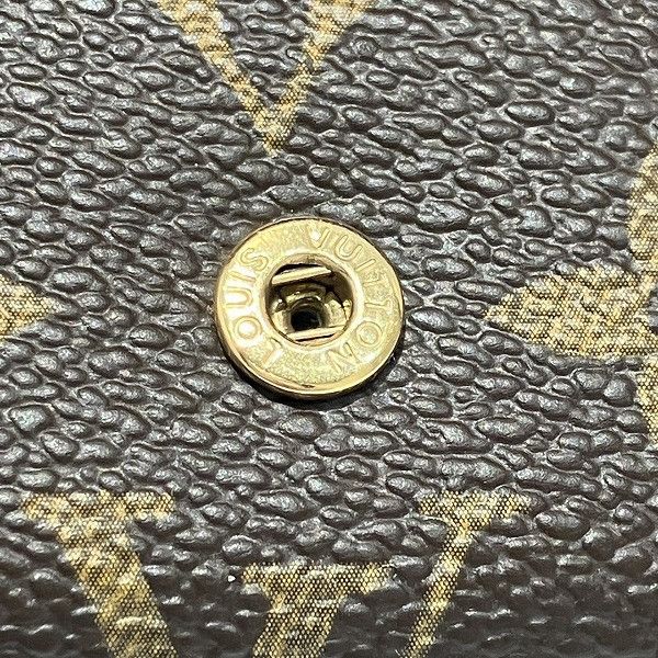 Louis Vuitton Louis Vuitton Louis Vuitton Monogram Key Case M62631 Canvas Key Holder M62631 in Fair Condition Size ONE SIZE - 7 Thumbnail