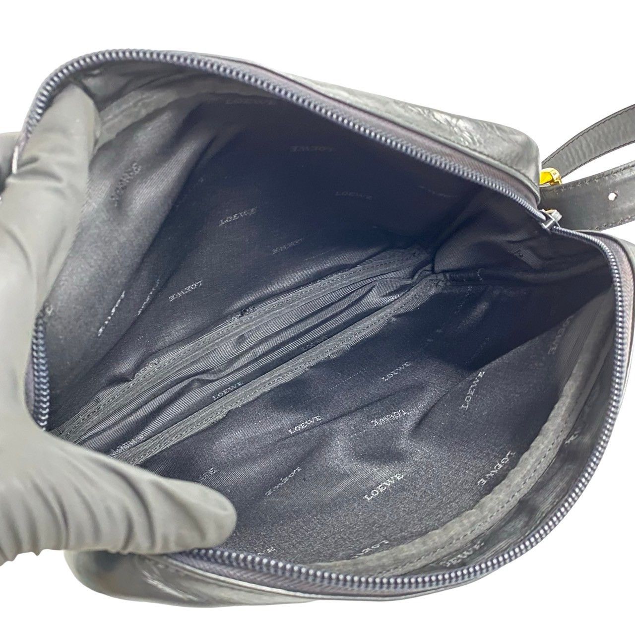 Loewe Loewe Anagram Crossbody Bag Leather Crossbody Bag in Very Good Condition Size ONE SIZE - 9 Thumbnail