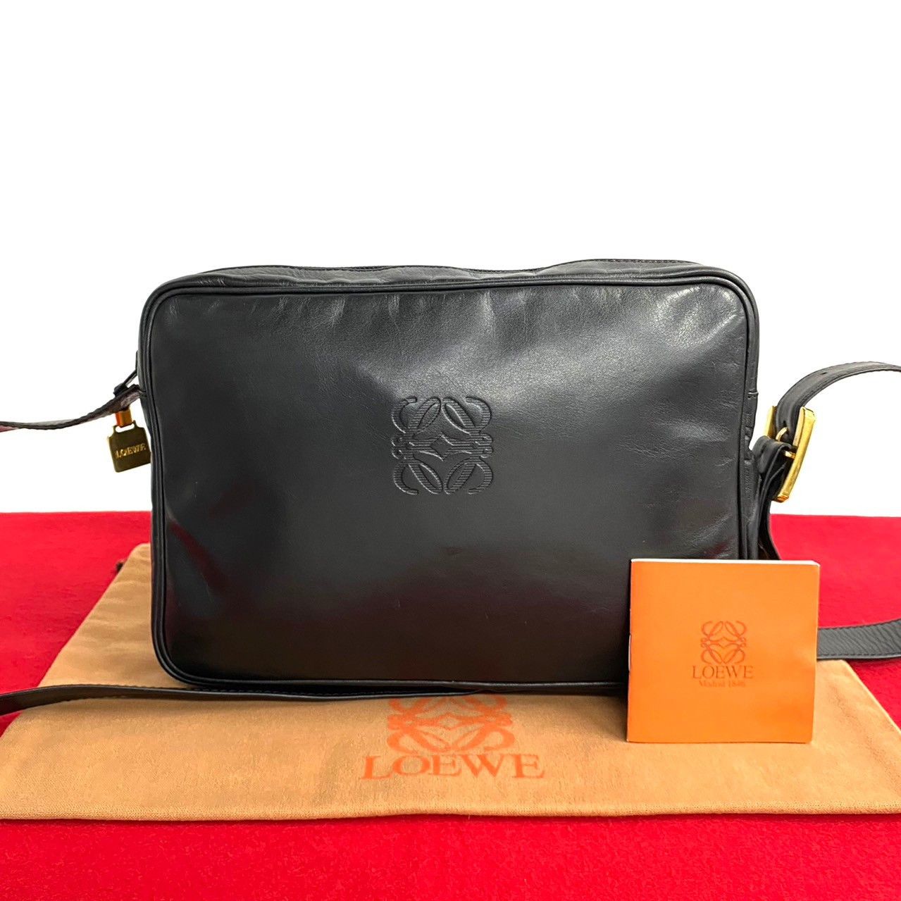 Loewe Loewe Anagram Crossbody Bag Leather Crossbody Bag in Very Good Condition Size ONE SIZE - 10 Thumbnail