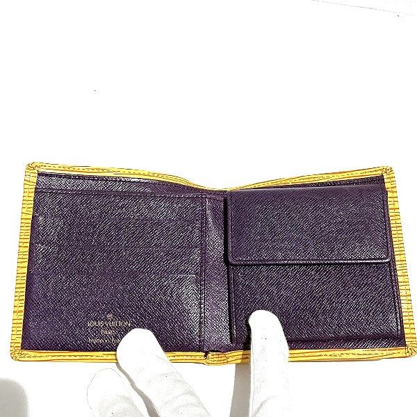 Louis Vuitton Louis Vuitton Louis Vuitton Epi Leather Bifold Wallet M63549 Leather Short Wallet M63549 in Good Condition Size ONE SIZE - 2 Thumbnail