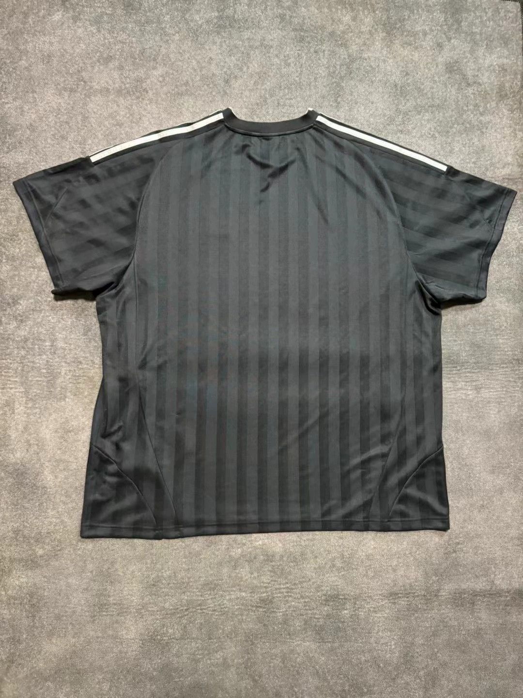 Balenciaga Balenciaga Adidas collaboration Black Manchester United short sleeved shirt Size US XXL / EU 58 / 5 - 2 Thumbnail