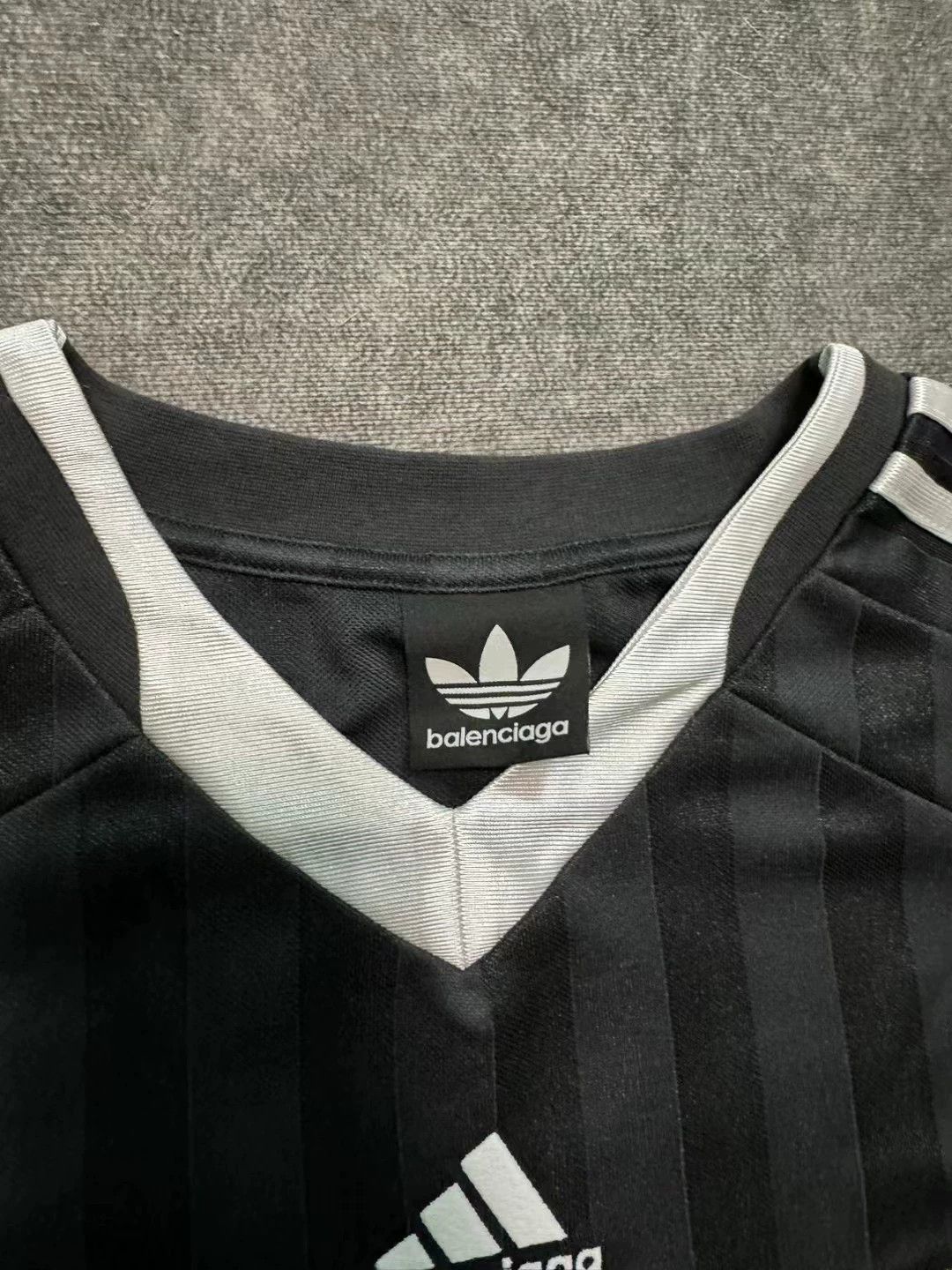 Balenciaga Balenciaga Adidas collaboration Black Manchester United short sleeved shirt Size US XXL / EU 58 / 5 - 3 Thumbnail