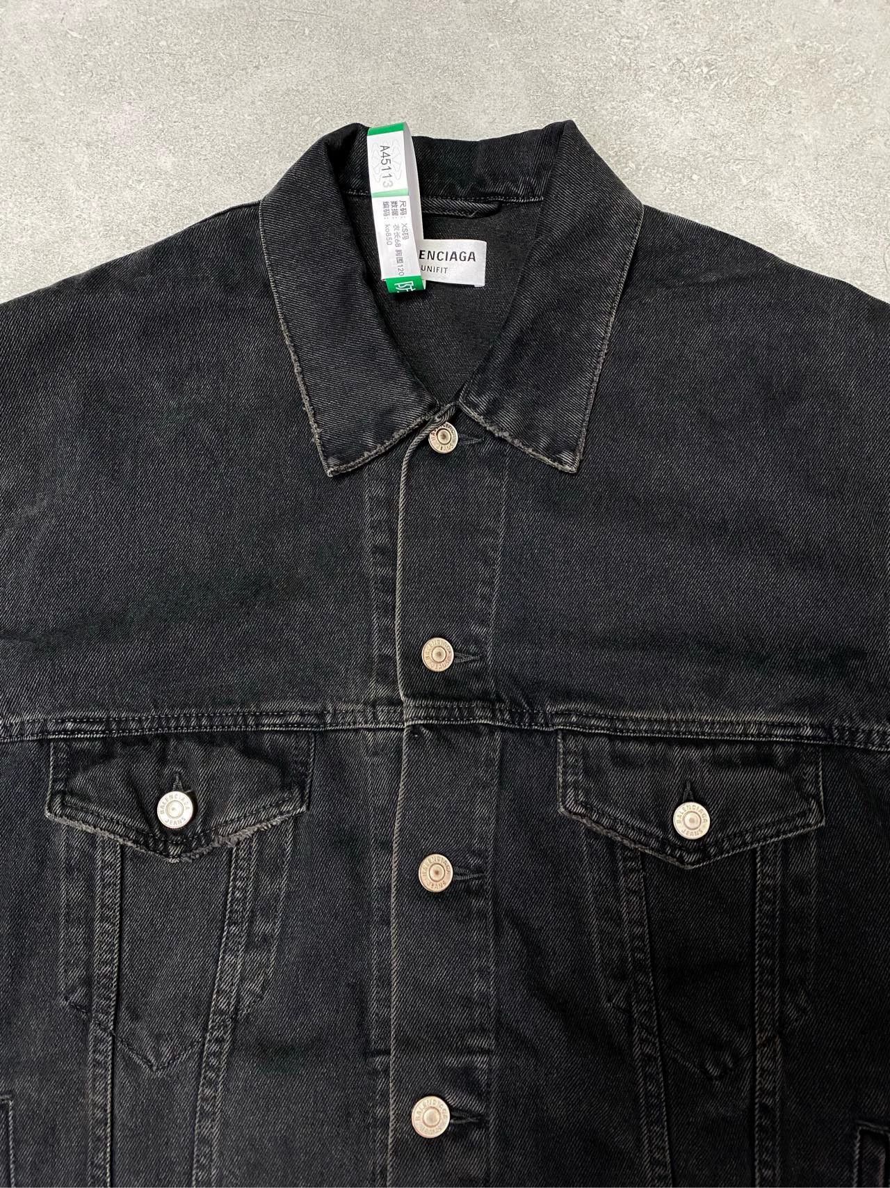 Balenciaga Balenciaga denim jacket with lapel buttons spray painted graffiti Size US XS / EU 42 / 0 - 5 Thumbnail